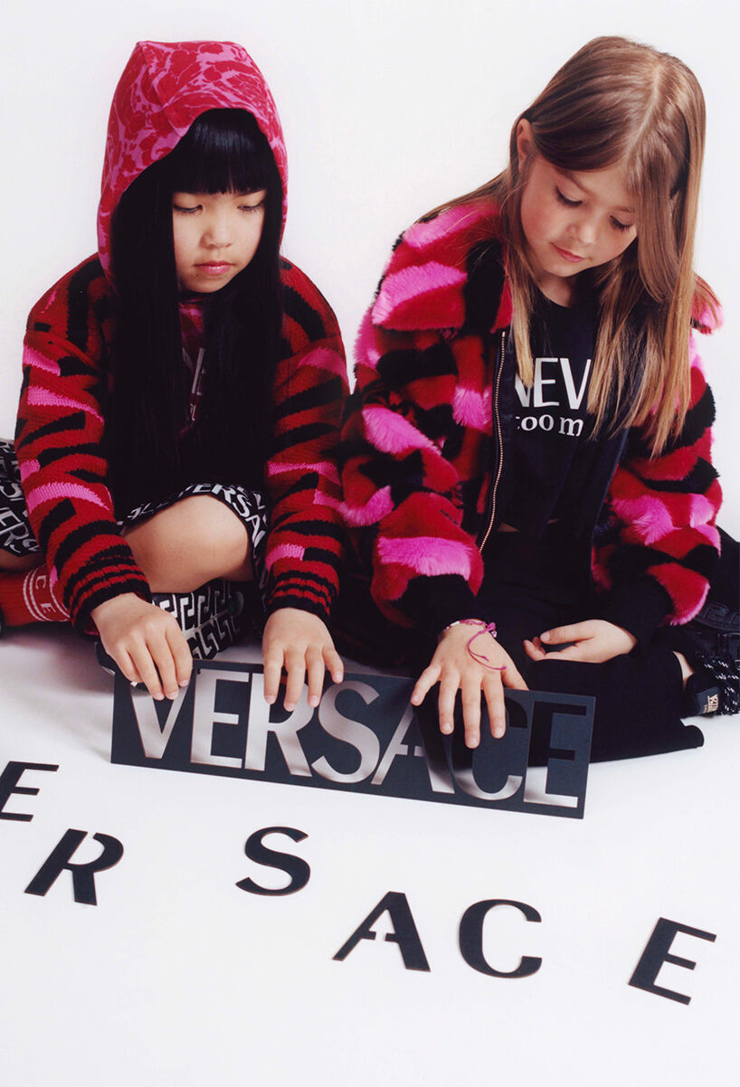 ※GW値下げ Versace ヴェルサーチ カラフル 高級 パーカー 国内正規 Advertising Campaigns | ヴェルサーチェ 日本