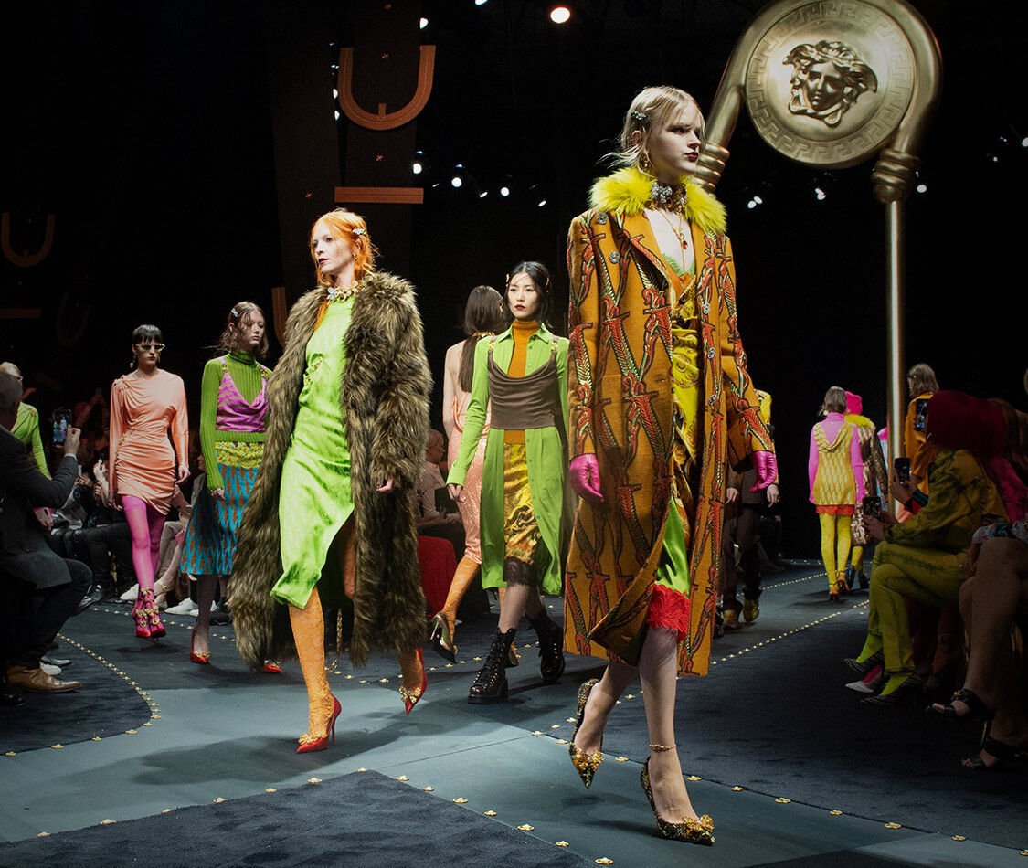 VERSACE WOMEN FALL-WINTER 2019 FASHION SHOW
