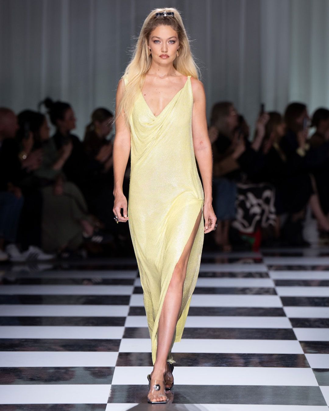 Fashion Shows | ヴェルサーチェ 日本