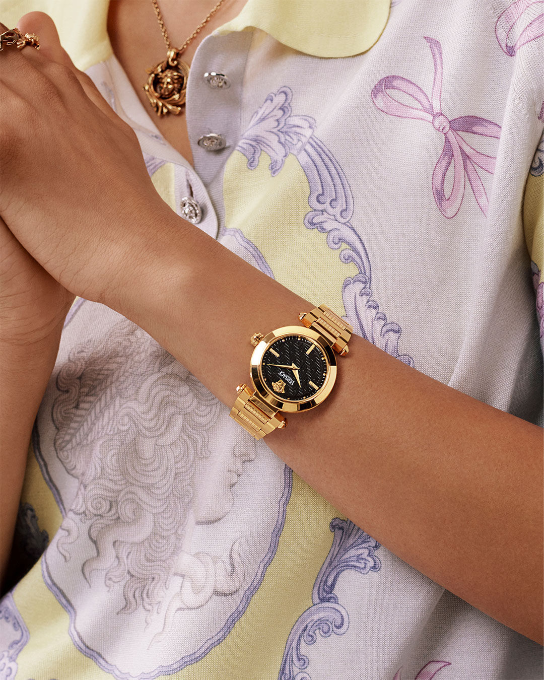 定価86,000円【美品】VERSACE ポップメデューサ スマートフォンポーチ  