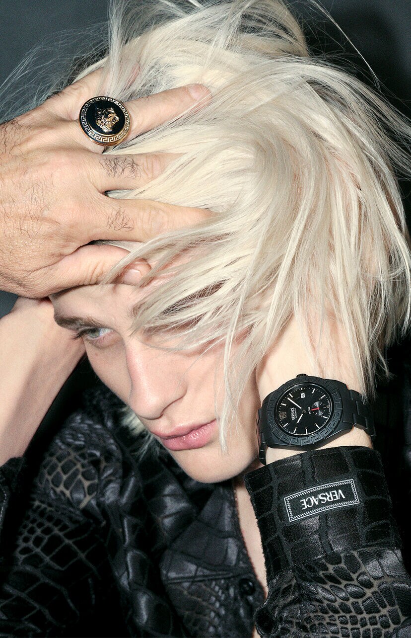 Stories | ヴェルサーチェ 日本