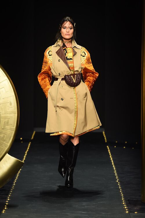Versaceウィメンズ2019秋冬ファッションショー