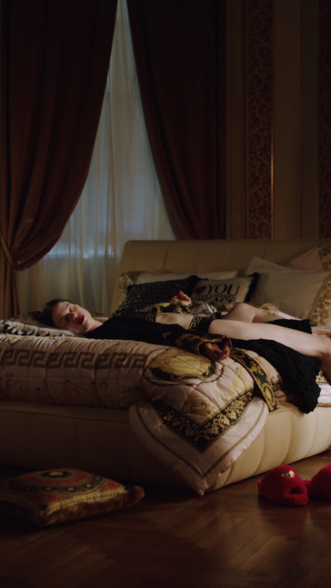 Versace Holiday 2022