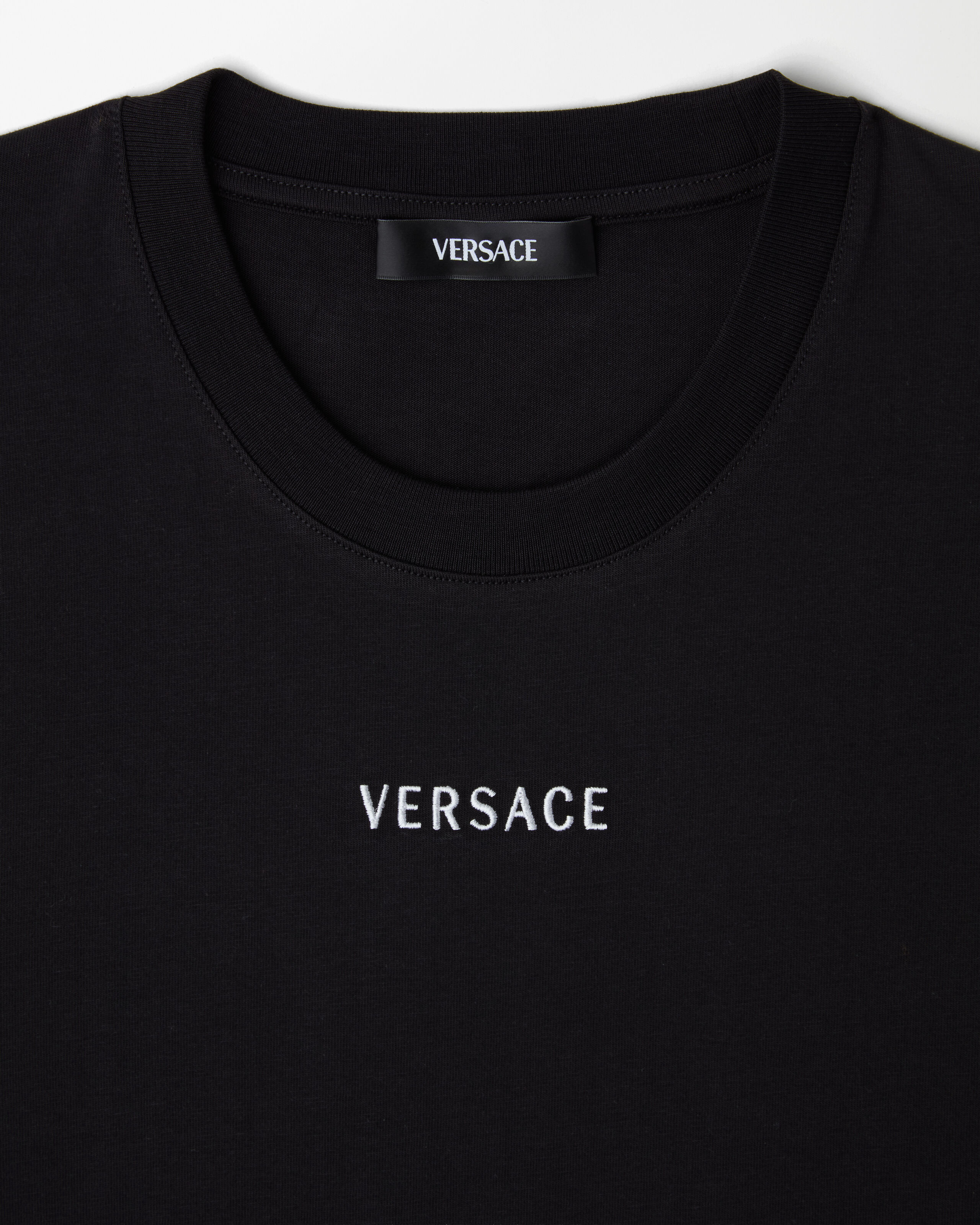 刺繍入り コットンジャージー スリム Tシャツ ブラック | VERSACE JP