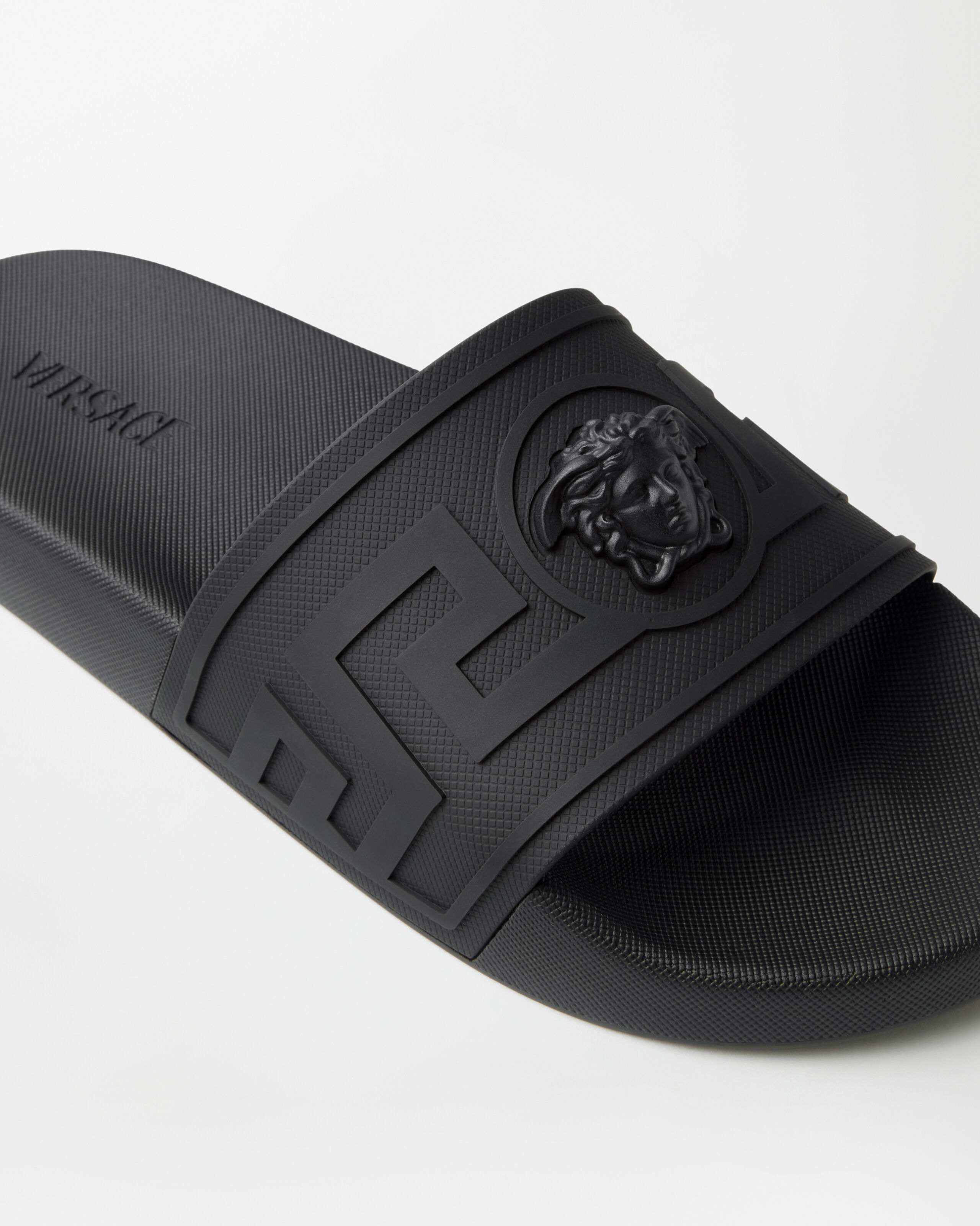 ラ メドゥーサ ラバースライダーサンダル ブラック | VERSACE JP