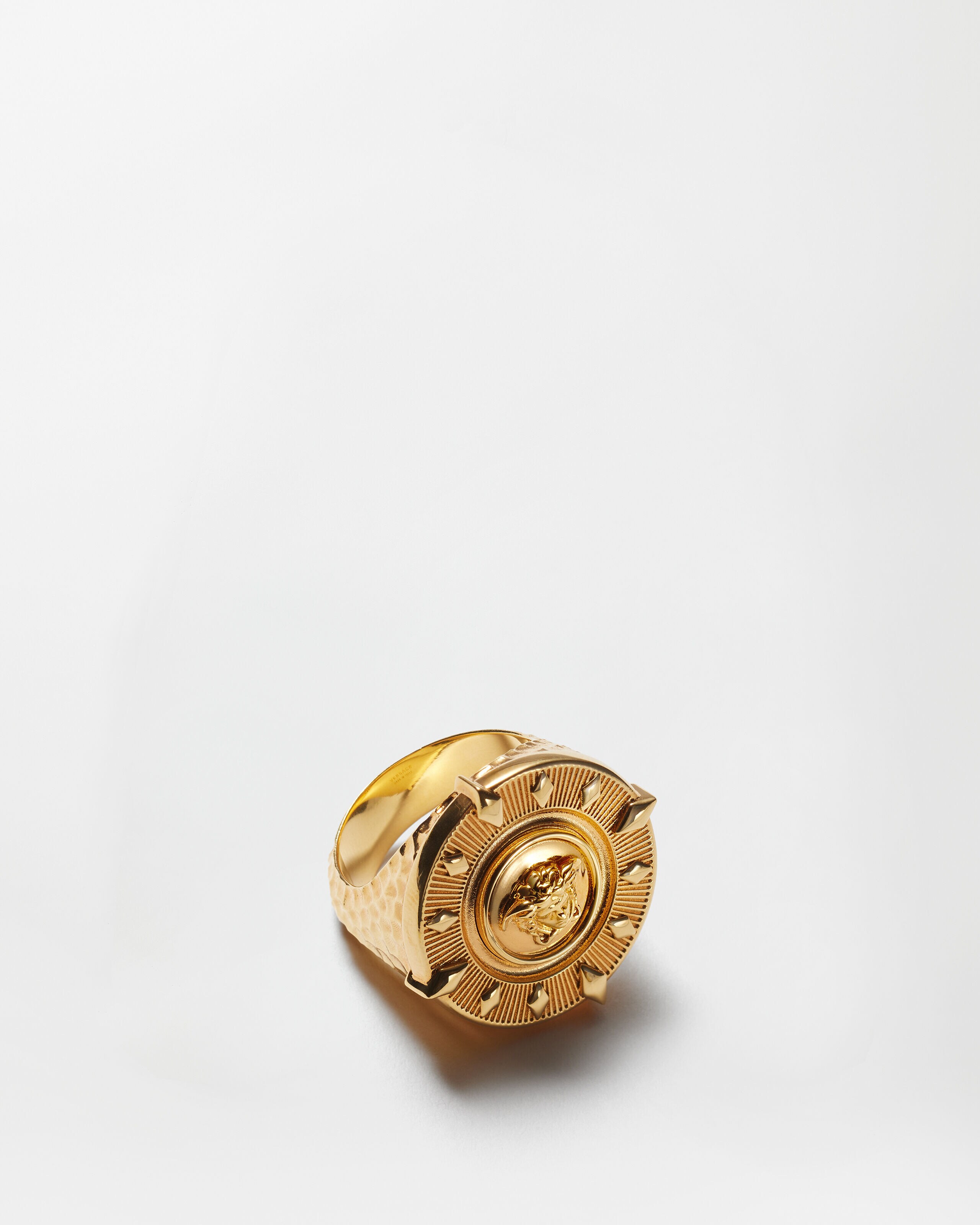 早*助様 VERSACE ゴールド リング　17号 VERSACE - 【中古】VERSACE VERSACE ブランドロゴリング 指輪 ゴールド