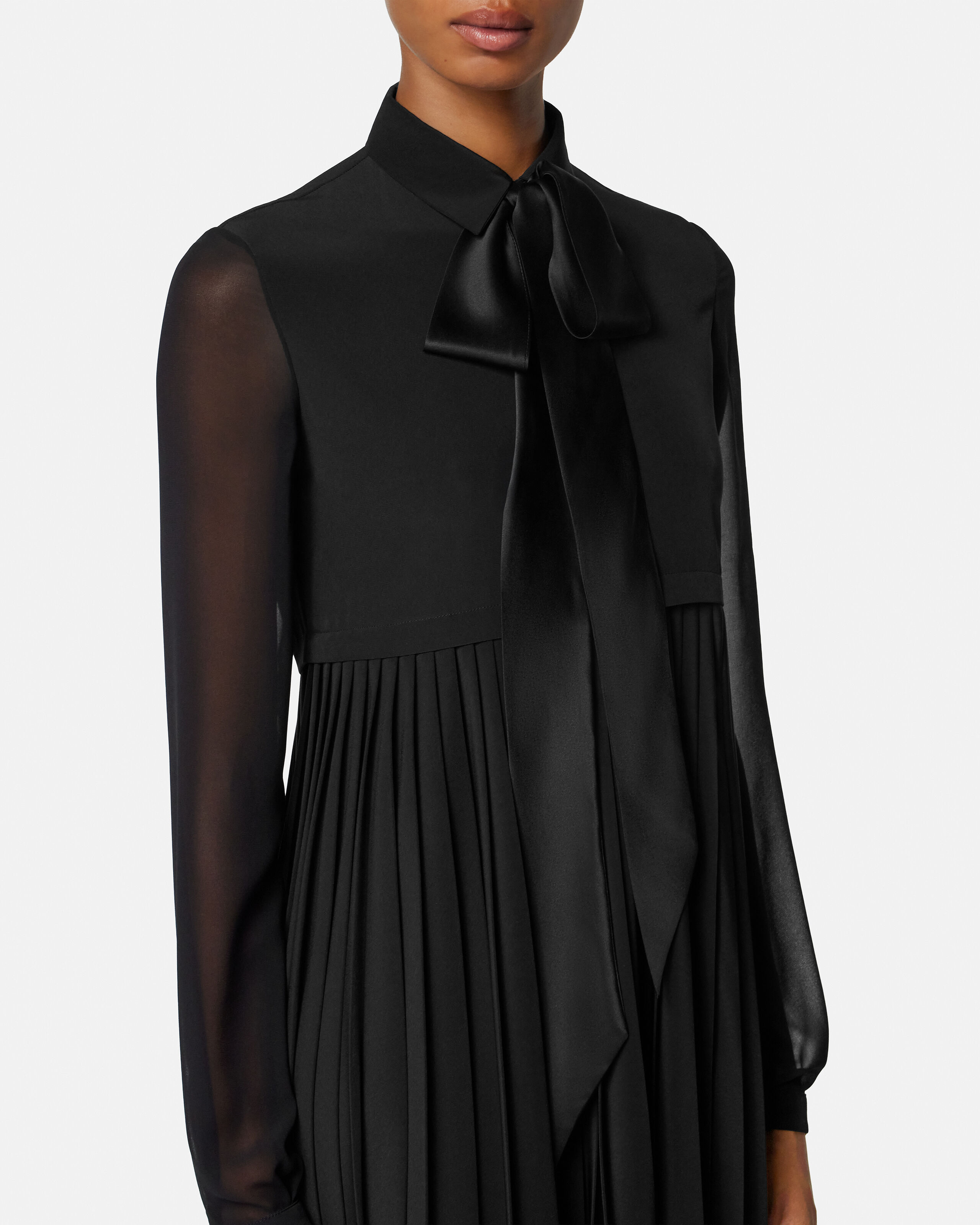 【5,000円値下げしました】VERSACE ミディドレス 黒 2way 5,000円値下げしました】VERSACE ミディドレス 黒 2way - メルカリ