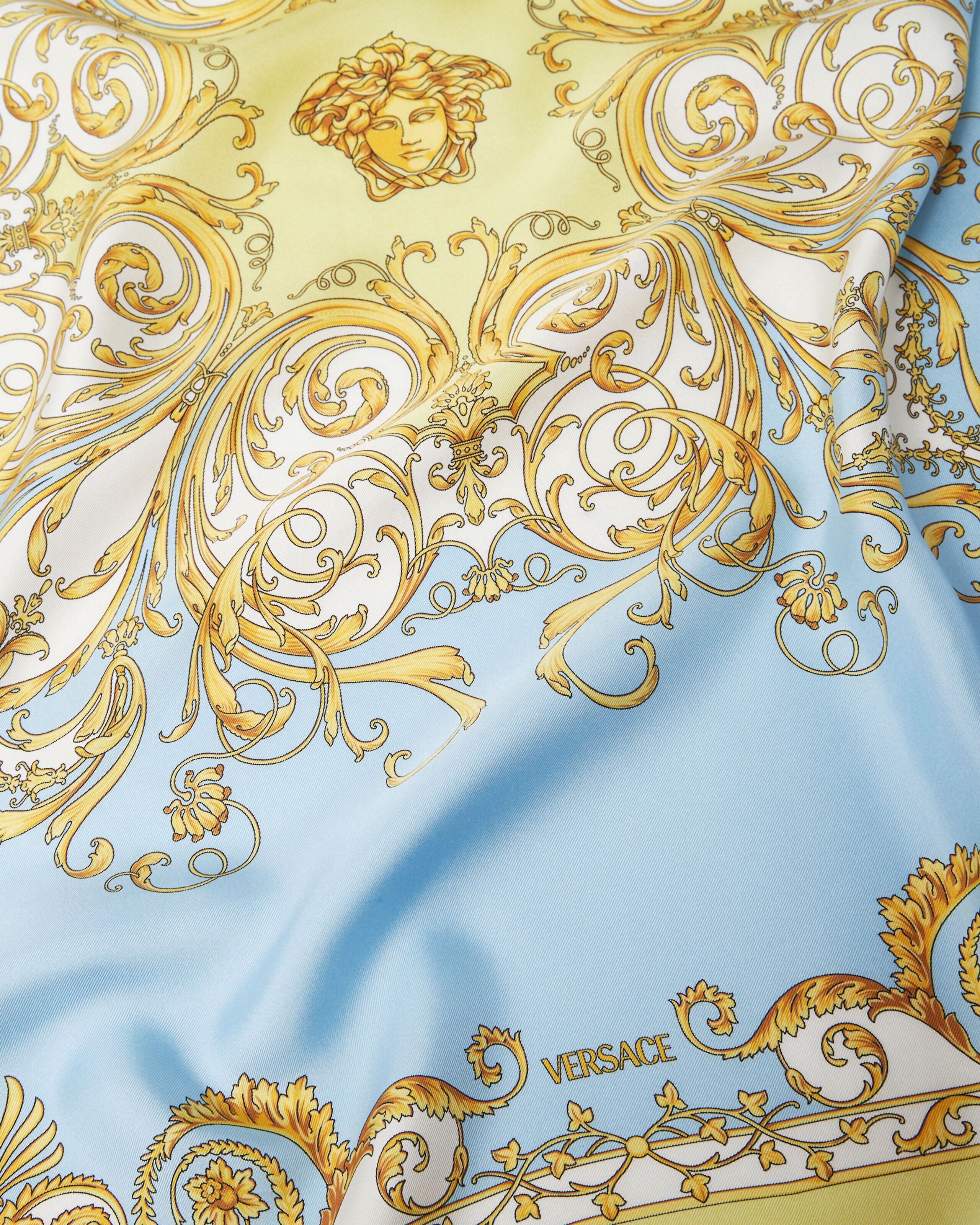 プリントシルクツイルスカーフ 90cm ブルー,ゴールド | VERSACE JP