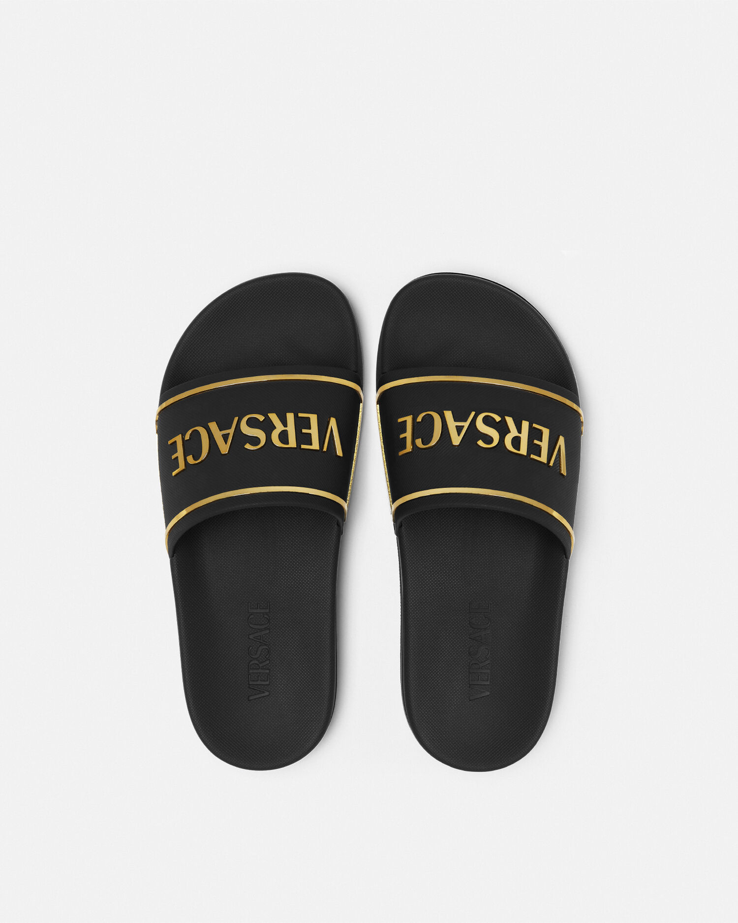 ◆大人気◆【VERSARCE】ロゴ入りスライダーサンダル ロゴ スライダーサンダル | VERSACE JP