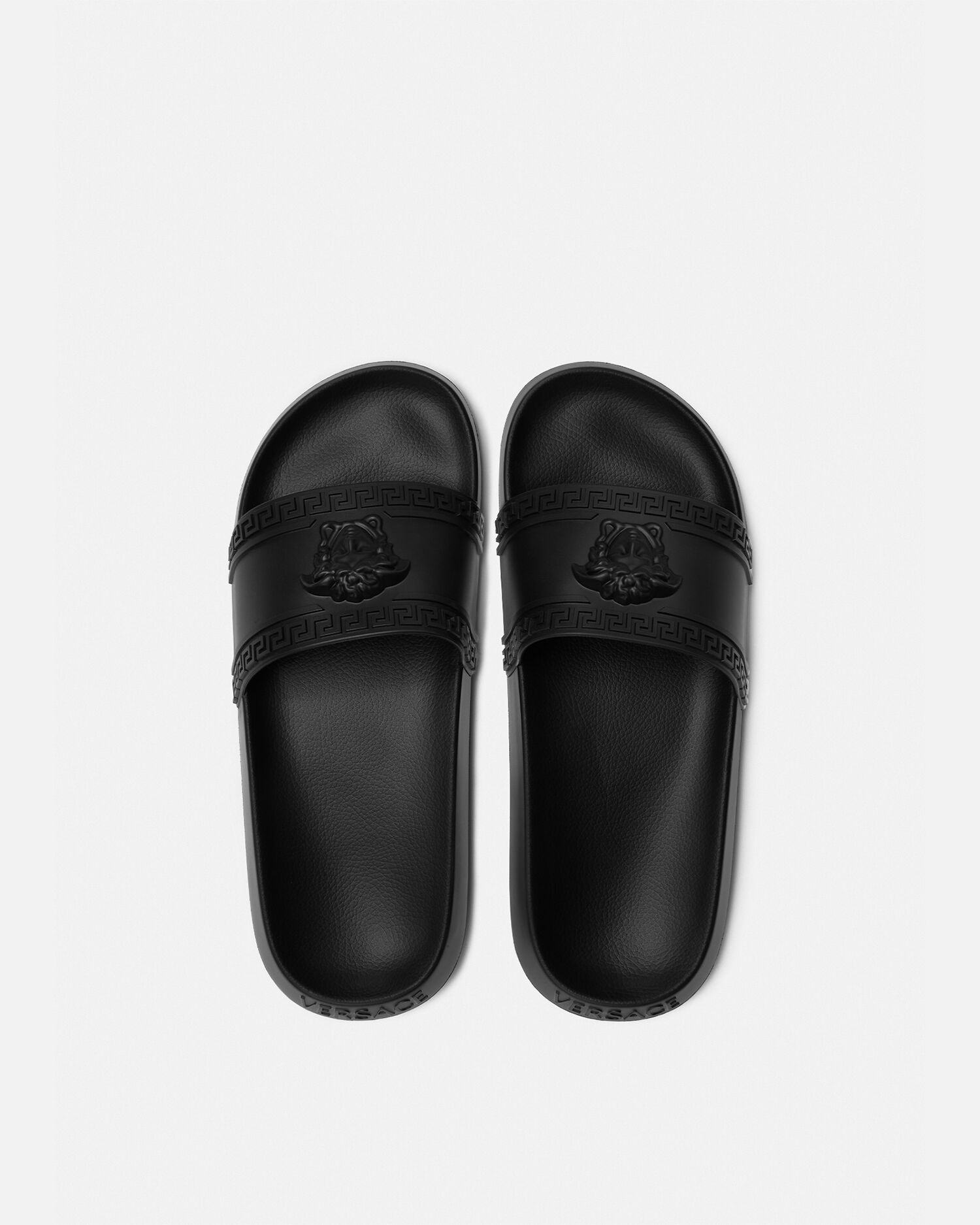パラッツォ ラバー スライダーサンダル ブラック | VERSACE JP