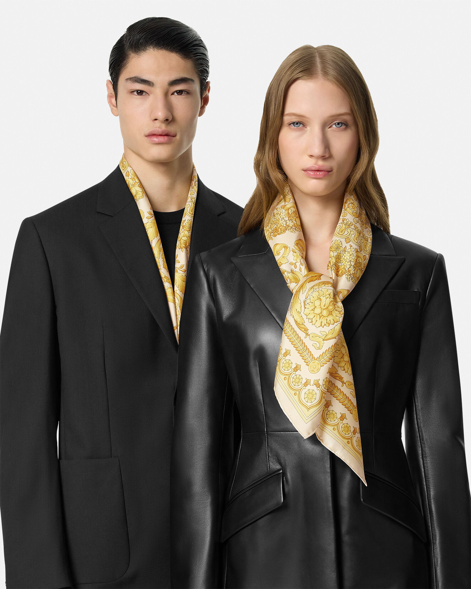 バロッコ ラージ シルク スカーフ 90 cm イエロー,プリント | VERSACE JP