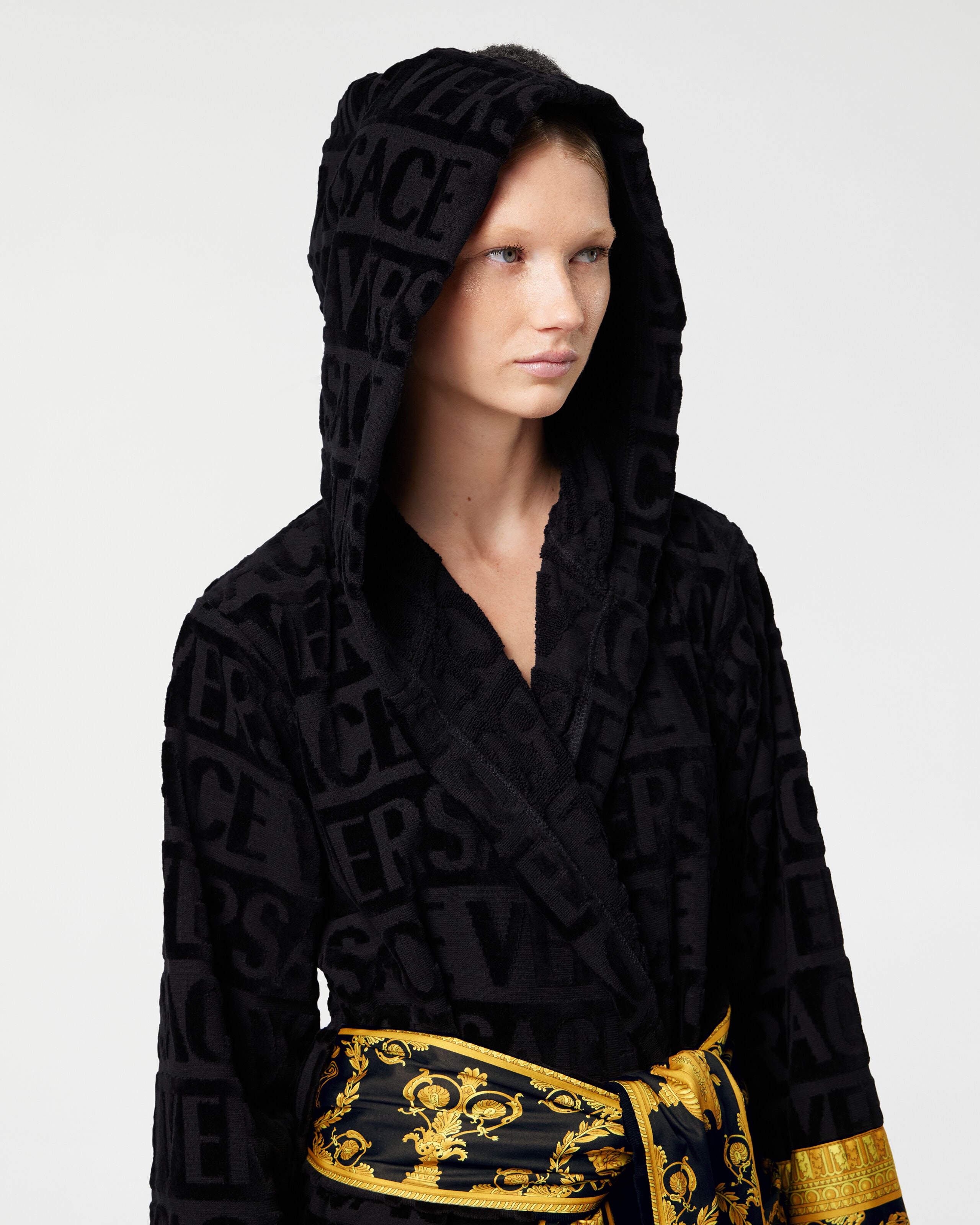I ♡ バロック ショート バスローブ ブラック | VERSACE JP