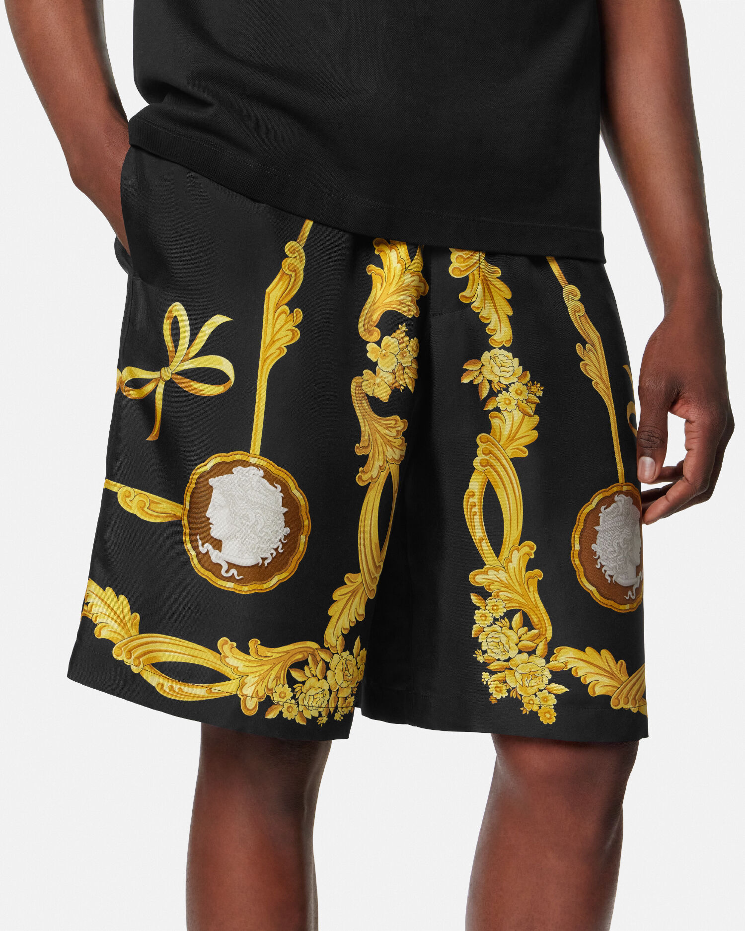 高感度ショップで2023年売れたブランド シルク ショートパンツ カメオ | VERSACE JP 水着・ラッシュガード