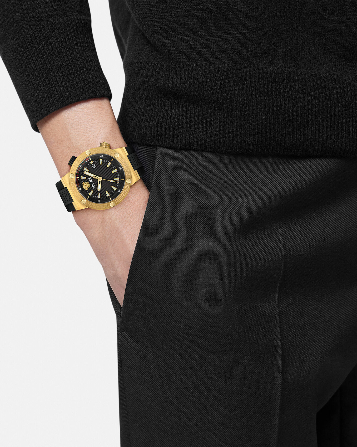 新品 VERSUS VERSACE ロゴウォッチ 腕時計 ロゴドン 黒 黄 グレカ ロゴ ダイバー ウォッチ ブラック,ゴールド | VERSACE JP