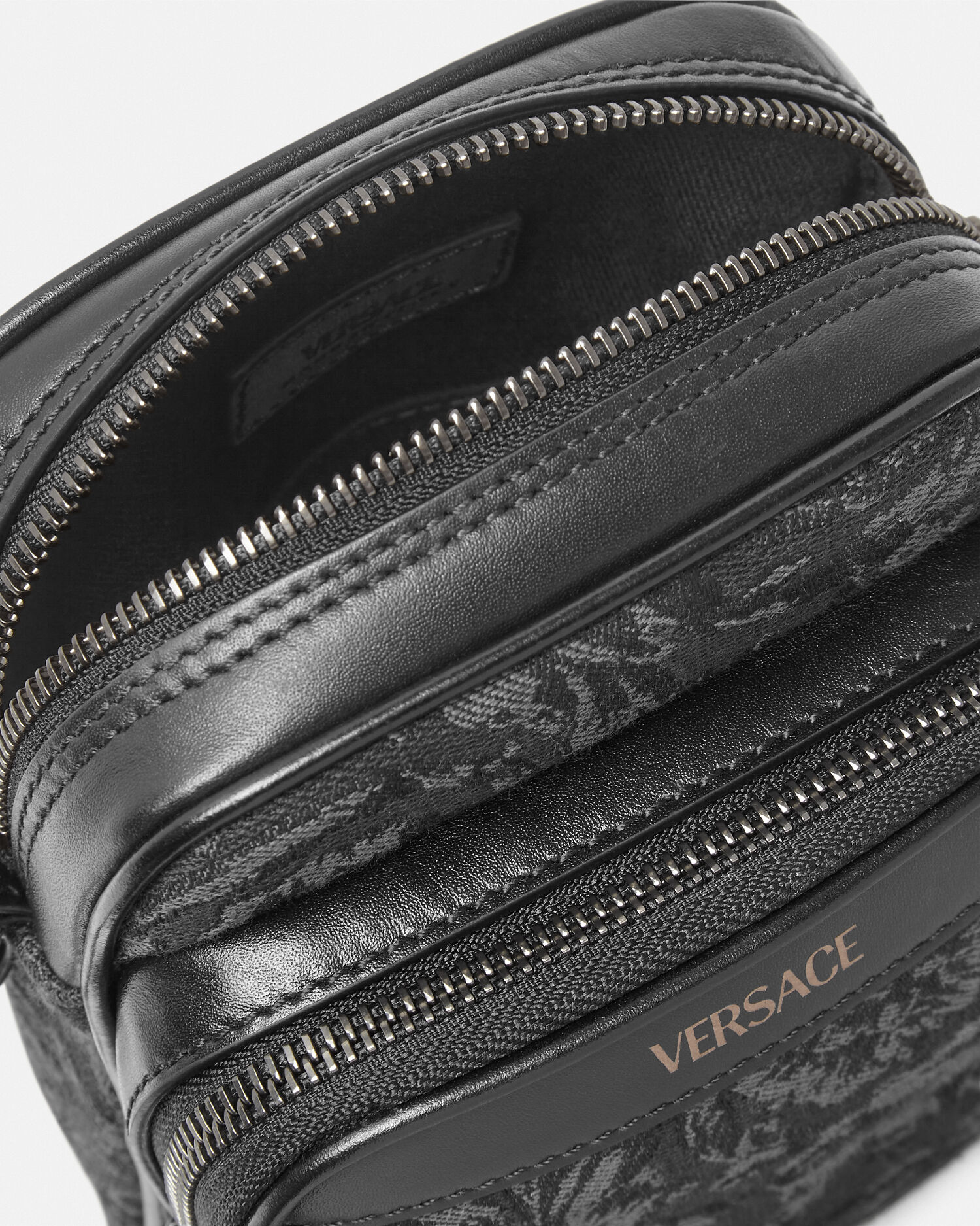 バロッコクロスボディ バッグ ブラック,プリント | VERSACE JP バロッコクロスボディ バッグ ブラック,プリント | VERSACE JP