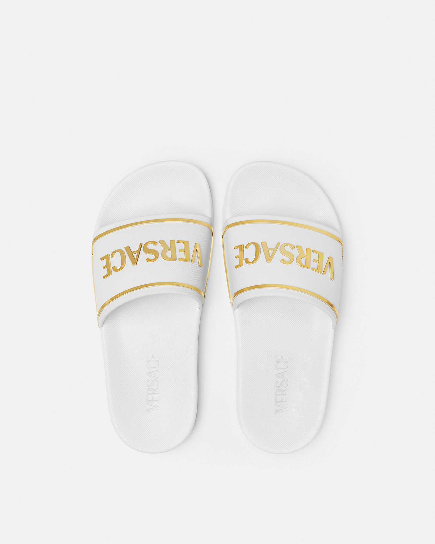 ◆大人気◆【VERSARCE】ロゴ入りスライダーサンダル ロゴ スライダーサンダル | VERSACE JP