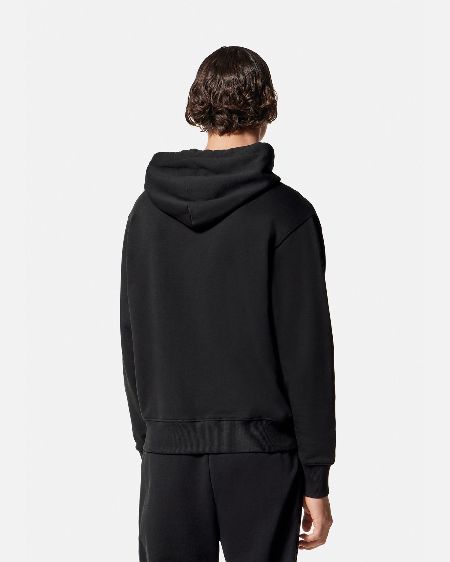 SALE*VERSACE JEANS*メタルロゴプレート付 フーディー ブラック ロゴ フーディ ブラック,ゴールド | VERSACE JP