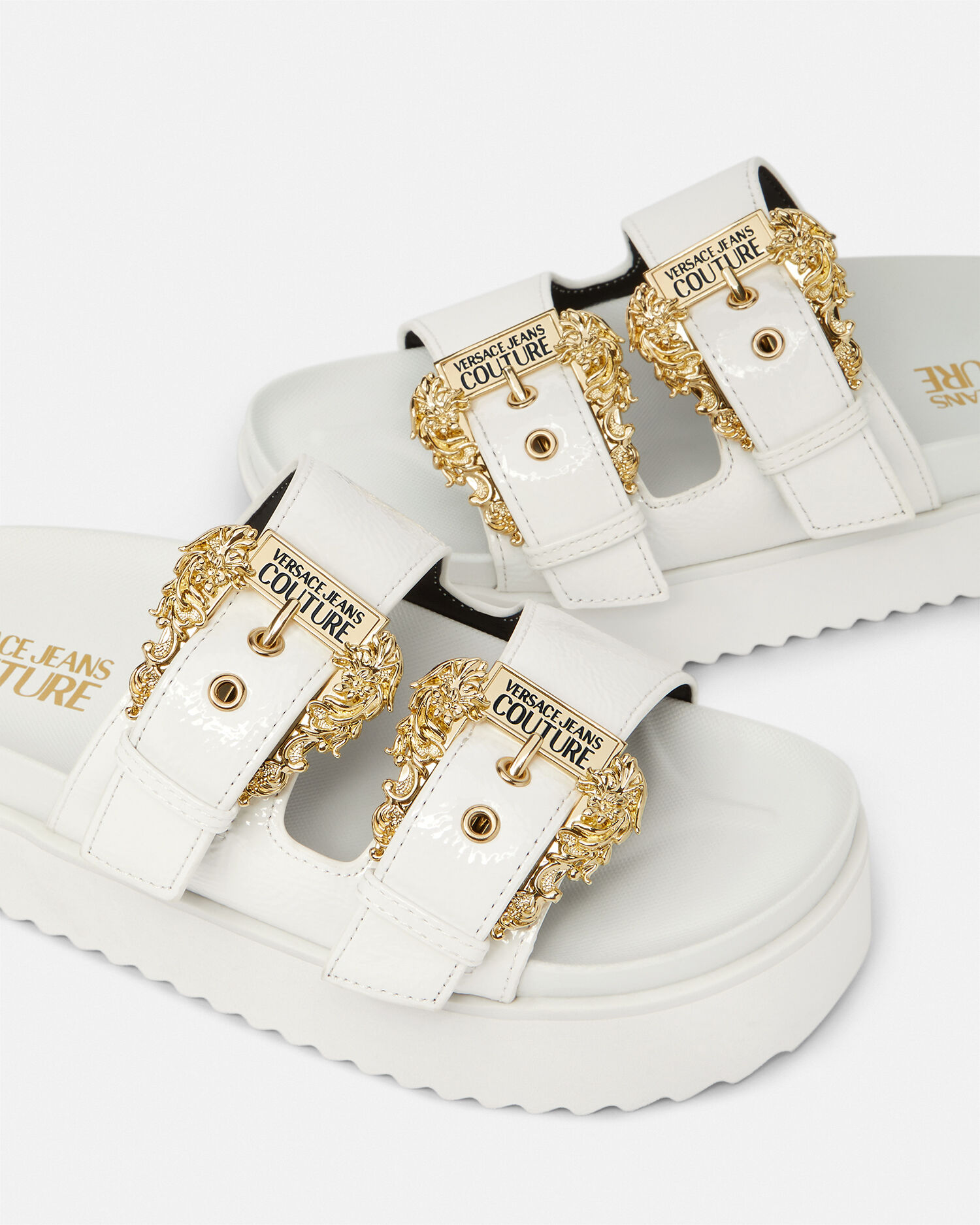 VERSACE JEANS バロック ロゴ バックル フラット サンダル バロック バックル サンダル ホワイト,プリント | VERSACE JP