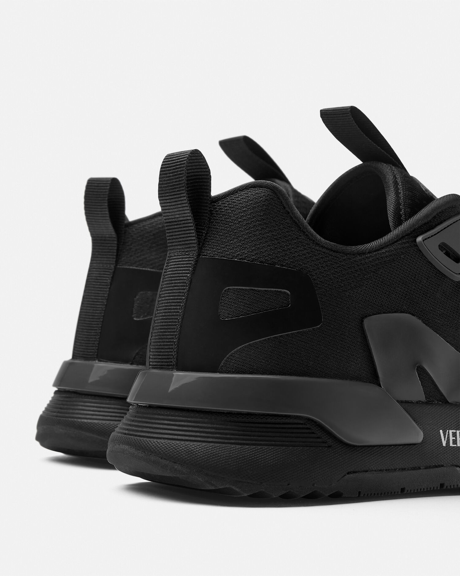 VERSACE JEANS ダイナミックロゴトレーナーシューズ スニーカー Dynamic Logo Sneakers | VERSACE US
