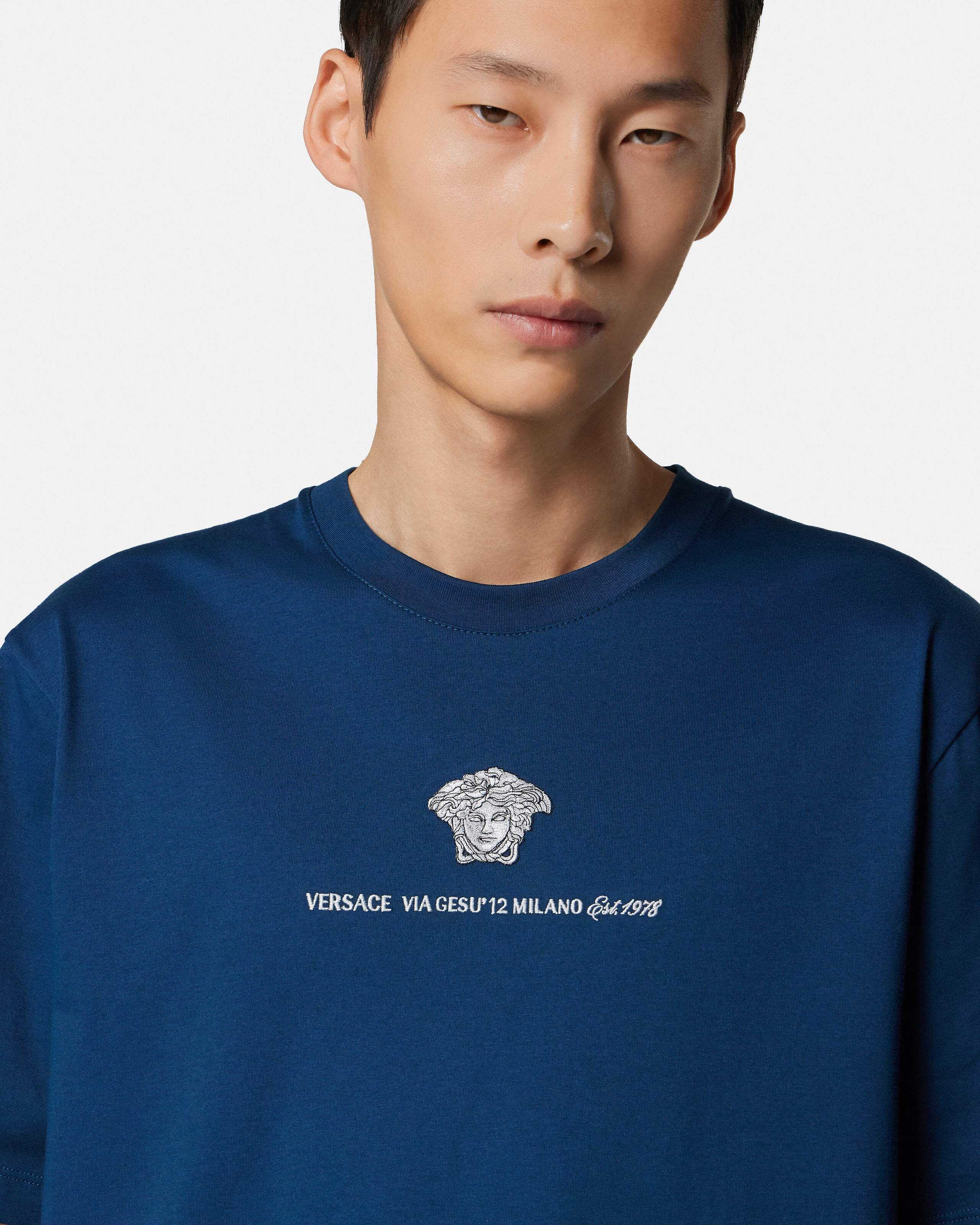 versace 刺繍 tシャツ 中古・古着通販VERSACE (ヴェルサーチェ) 刺繍 
