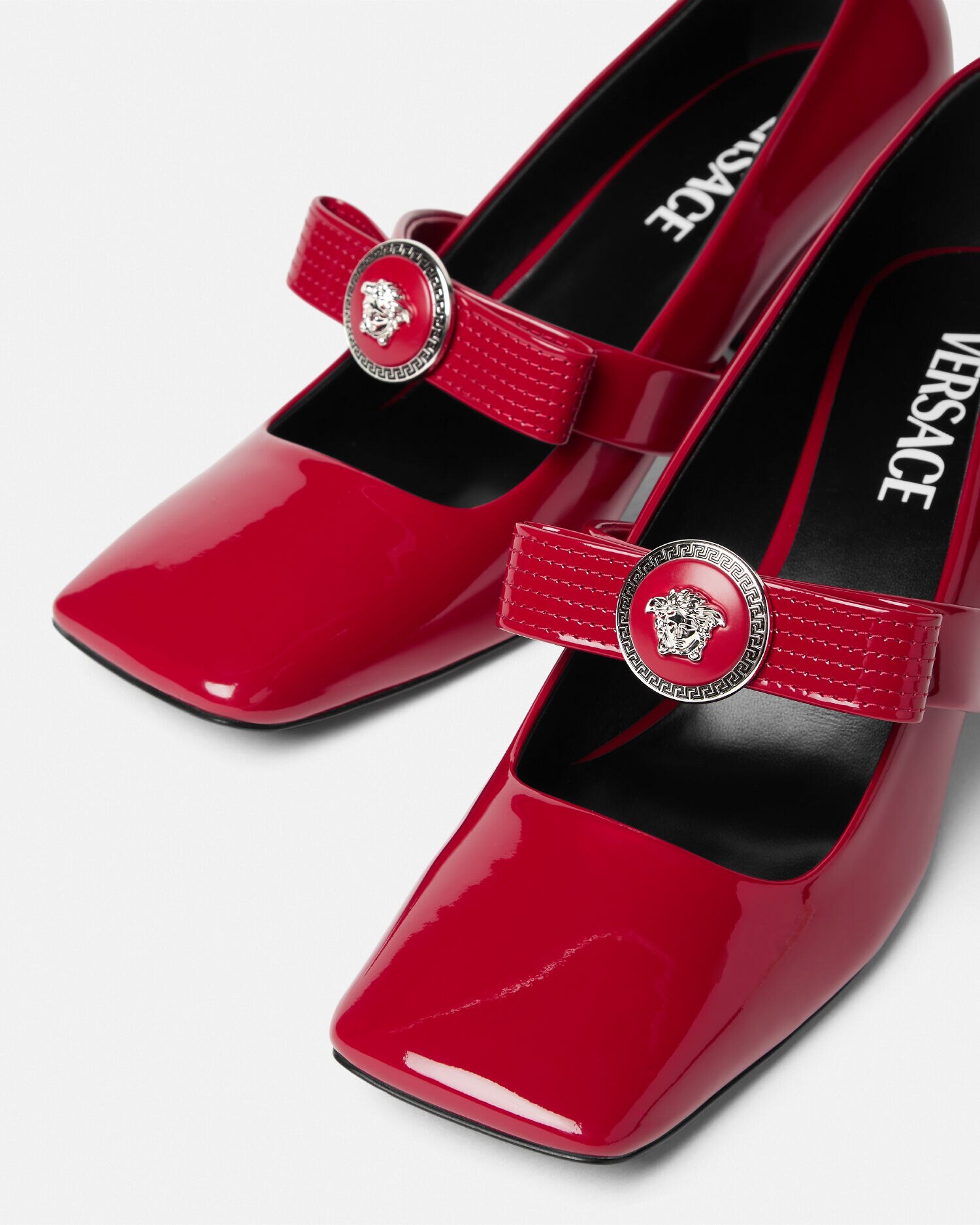 ジャンニ リボンブロック パンプス 55 mm レッド | VERSACE JP