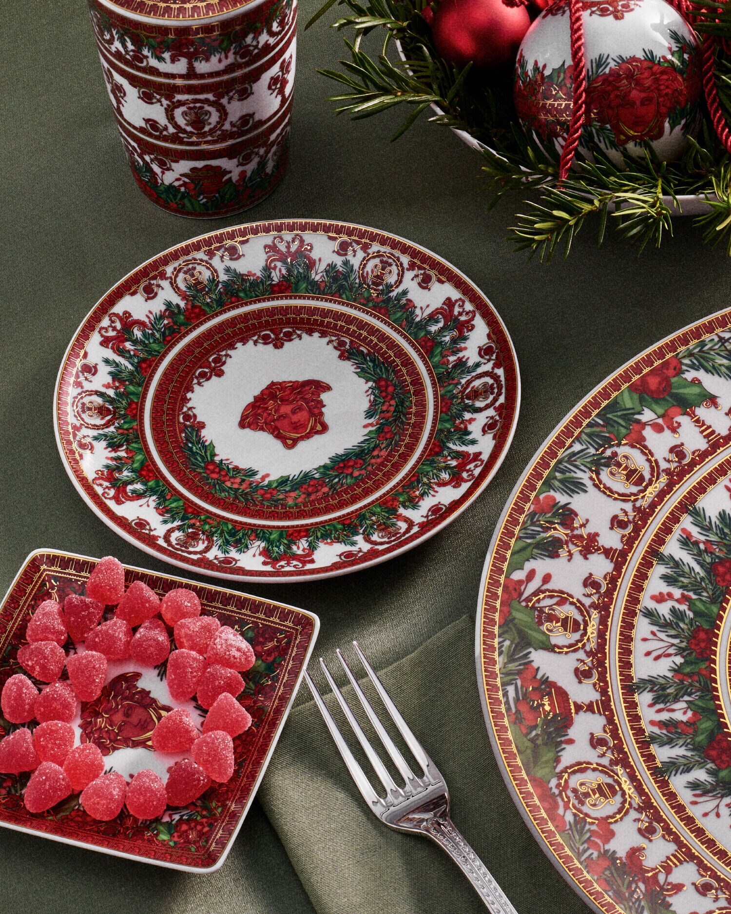 メドゥーサ ガーランド スクエア プレート 12 cm | VERSACE JP