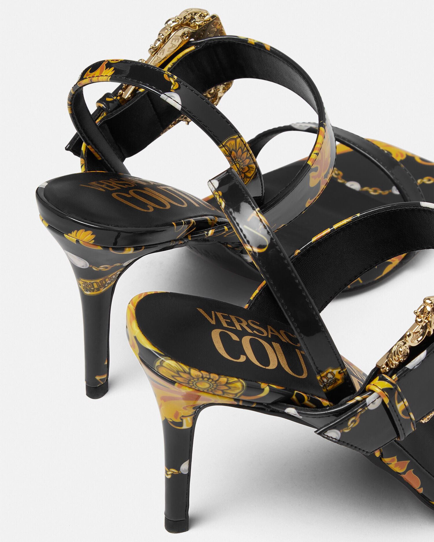 ロゴ クチュール エミリー スリングバック サンダル ブラック,ゴールド | VERSACE JP