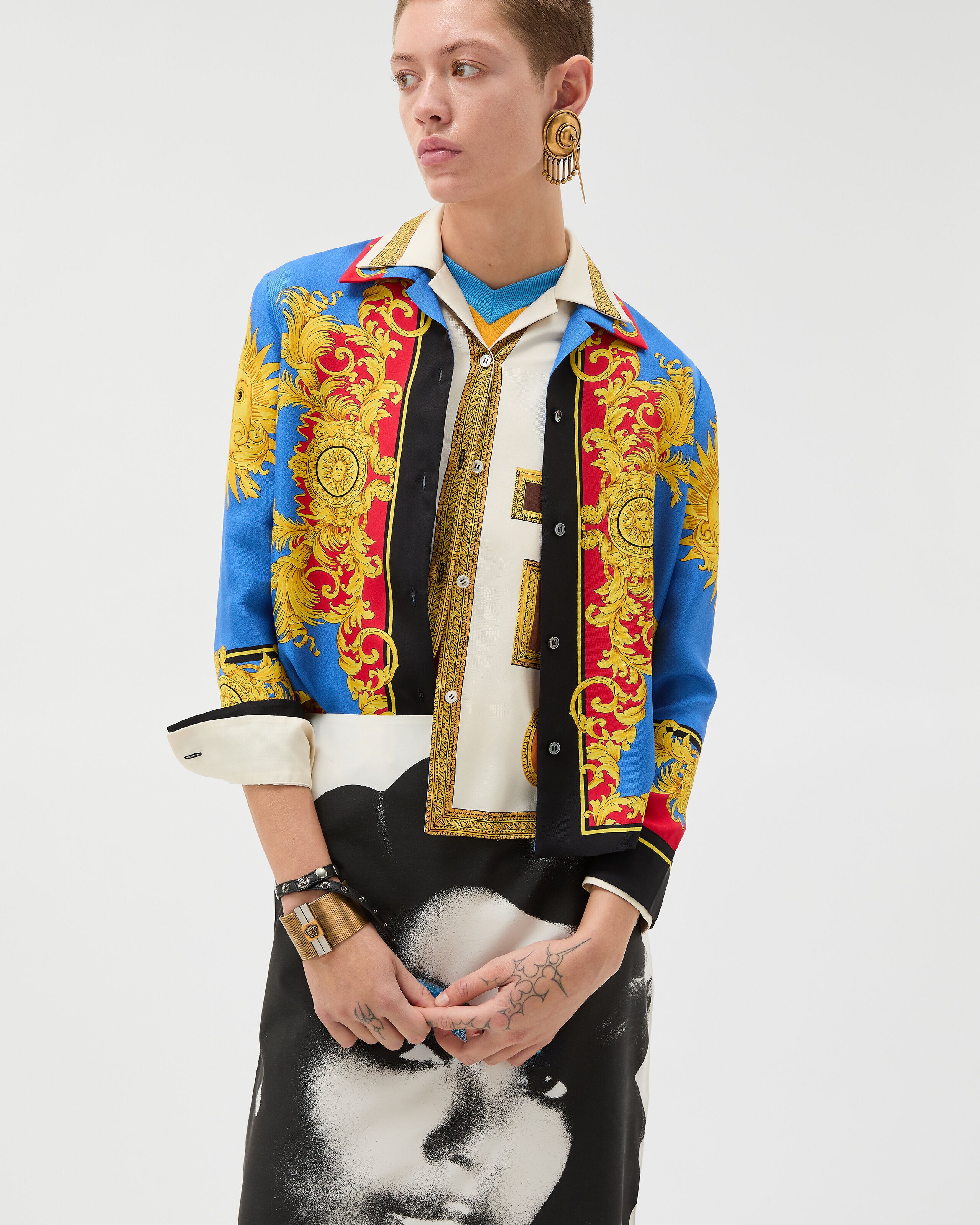 ご購入済み　新品未使用　VERSACE ベルサーチ　シルクレースブラウス プリント シルク ツイル シャツ ブルー,ゴールド | VERSACE JP