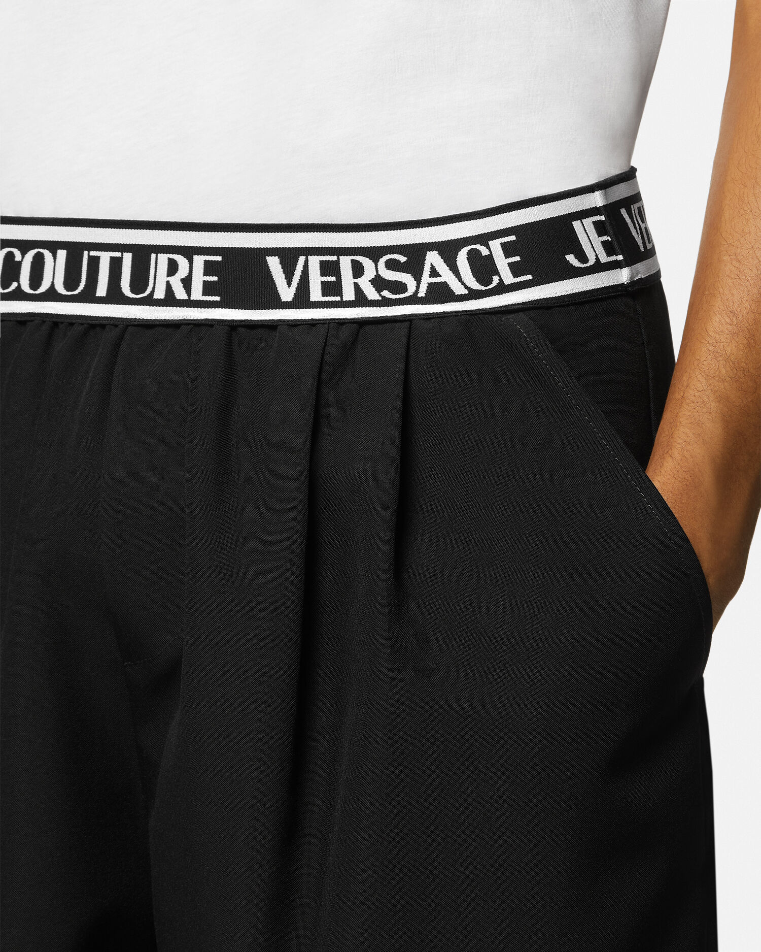 テクニカル ロゴ ショートパンツ ブラック,プリント | VERSACE JP