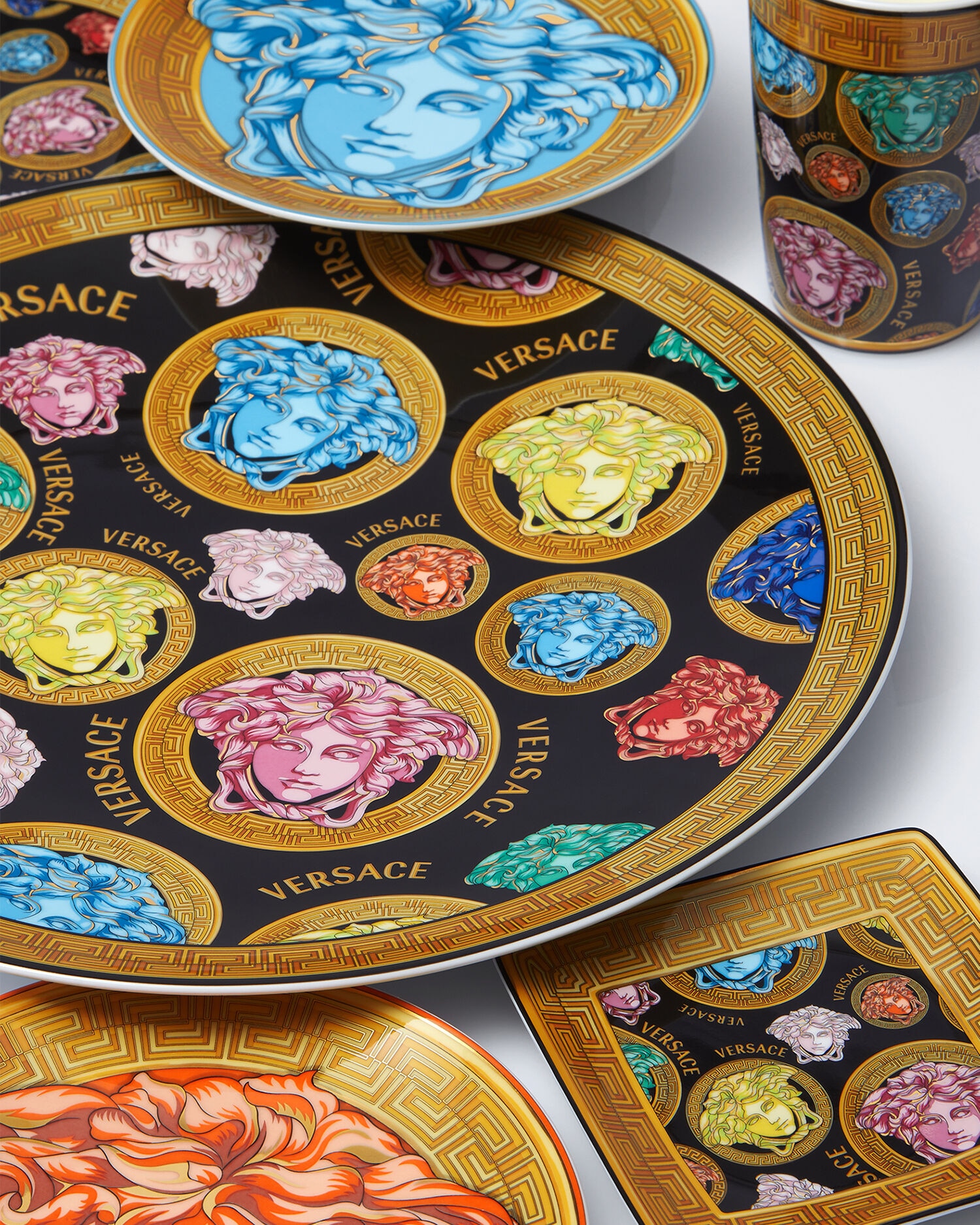 メドゥーサ アンプリファイド ディッシュ 12 cm マルチカラー | VERSACE JP