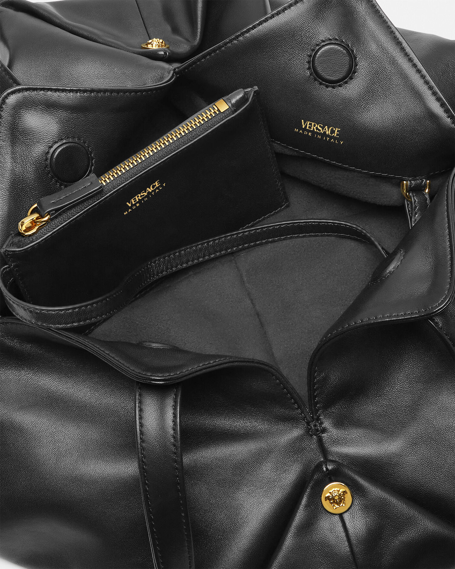 Gianni Versace ブラックレザーショルダーバッグ値下げ中☆ GIANNI VERSACE 中古 ヴェルサーチ 斜め掛け ショルダーバッグ