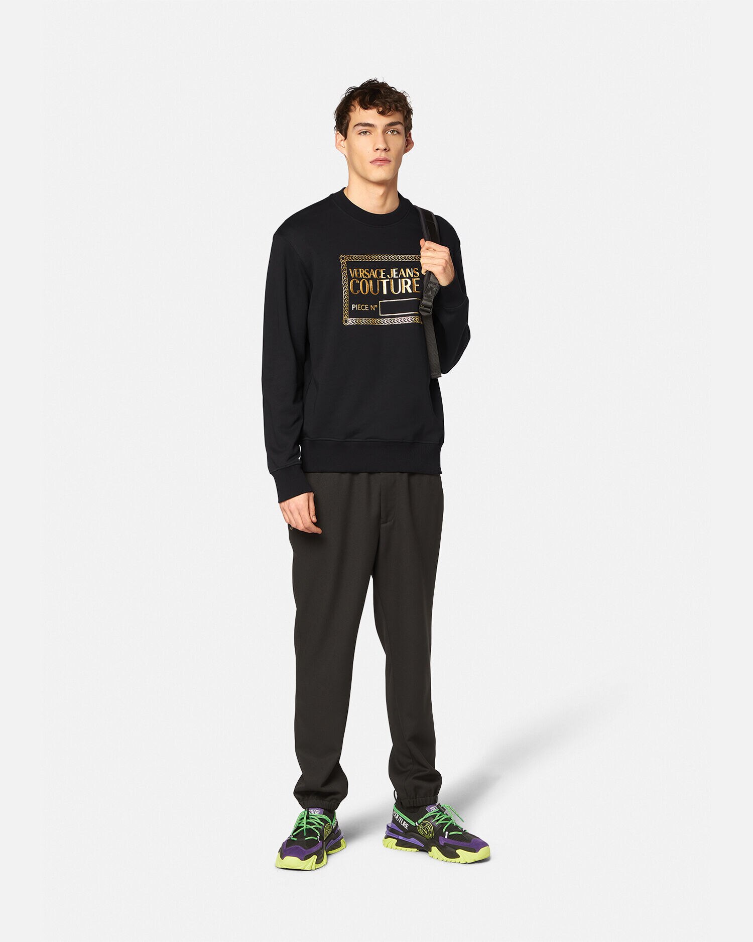 VERSACE JEANS スウェット シャツ ロゴ ピース N ゴールド VERSACE JEANS スウェット シャツ ロゴ ピース N ゴールド