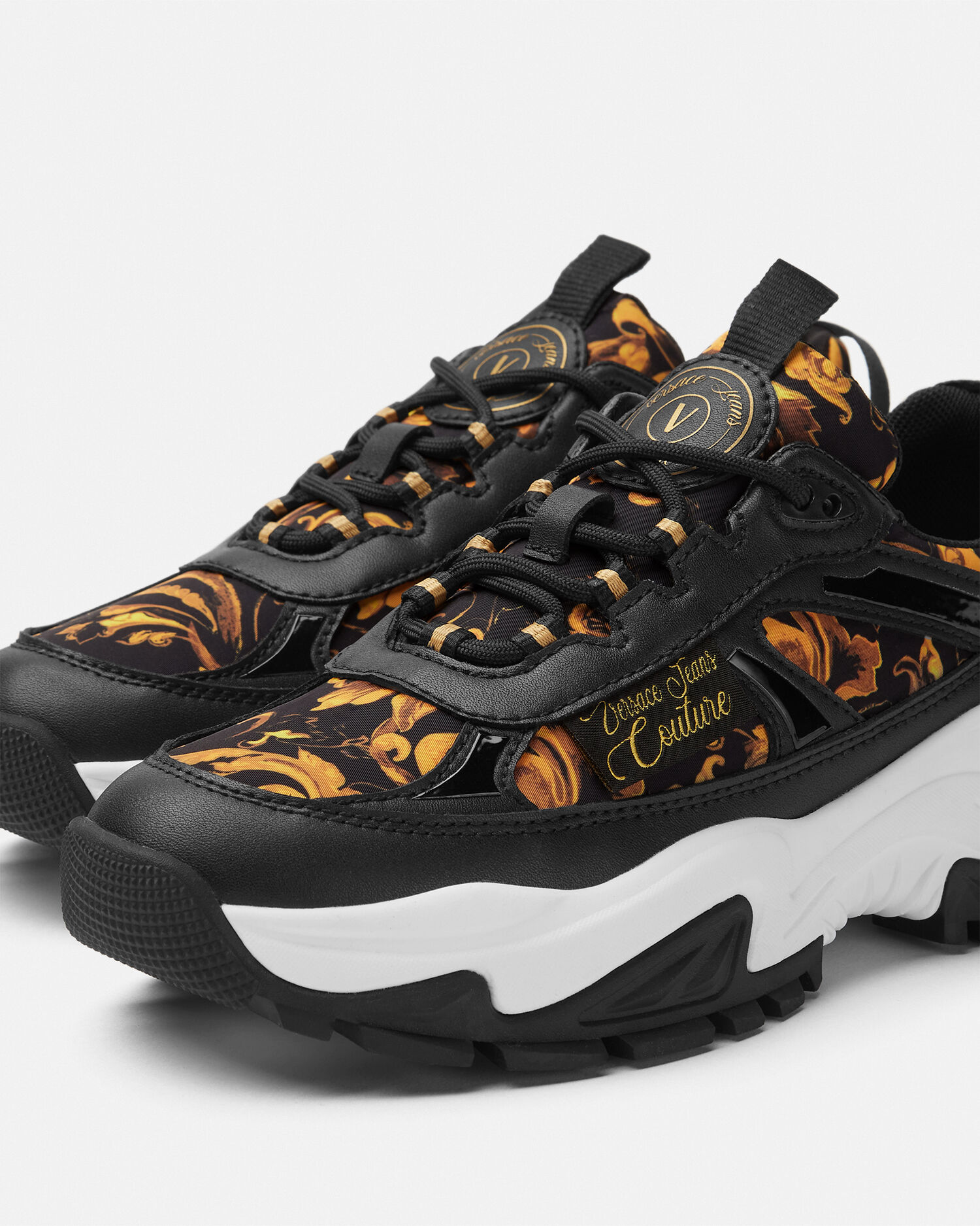 ヴェルサーチェ☆バロッコ柄スニーカー ポーセリン バロッコ ハイカー スニーカー | VERSACE JP