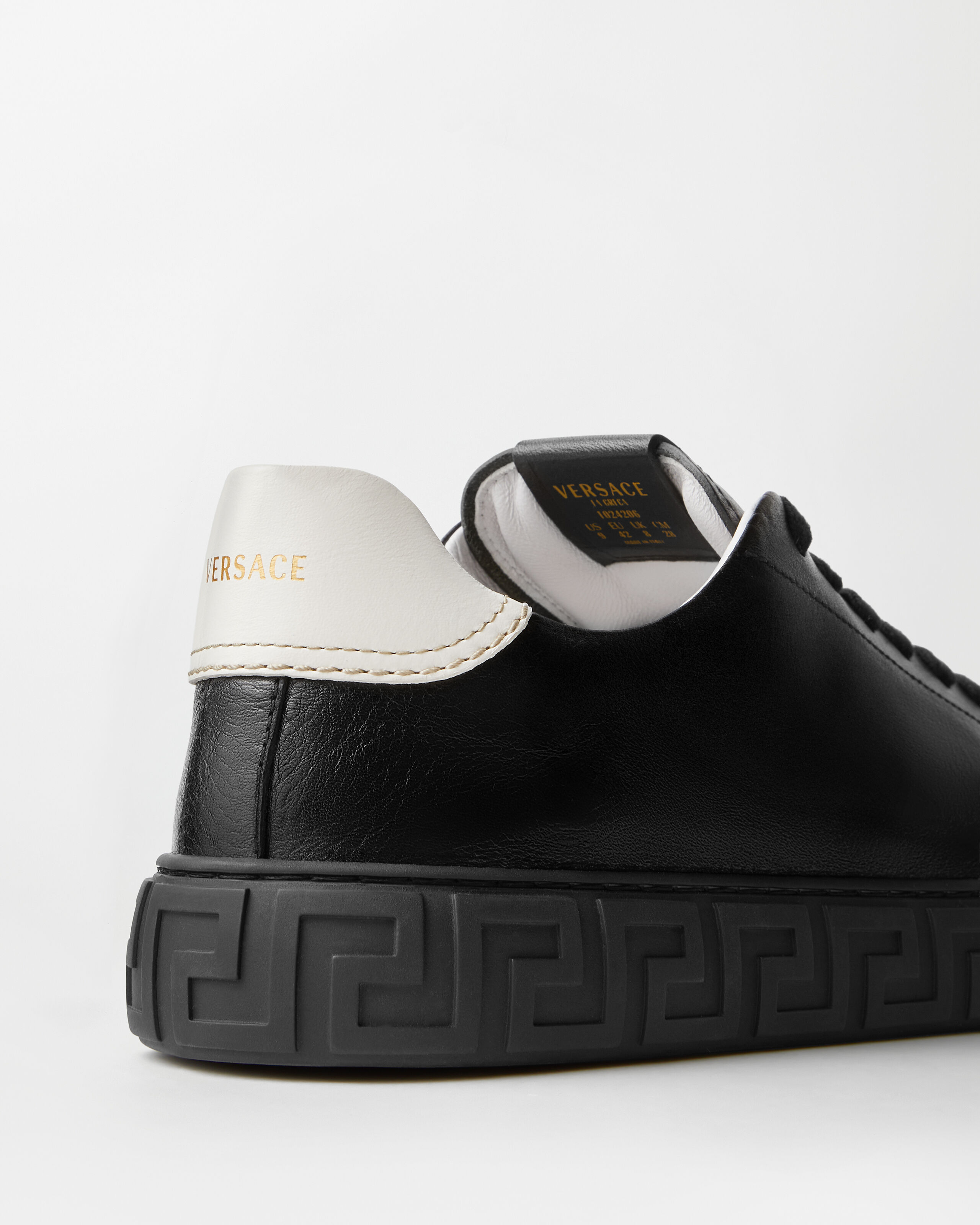 グレカ レザー スニーカー ブラック | VERSACE JP