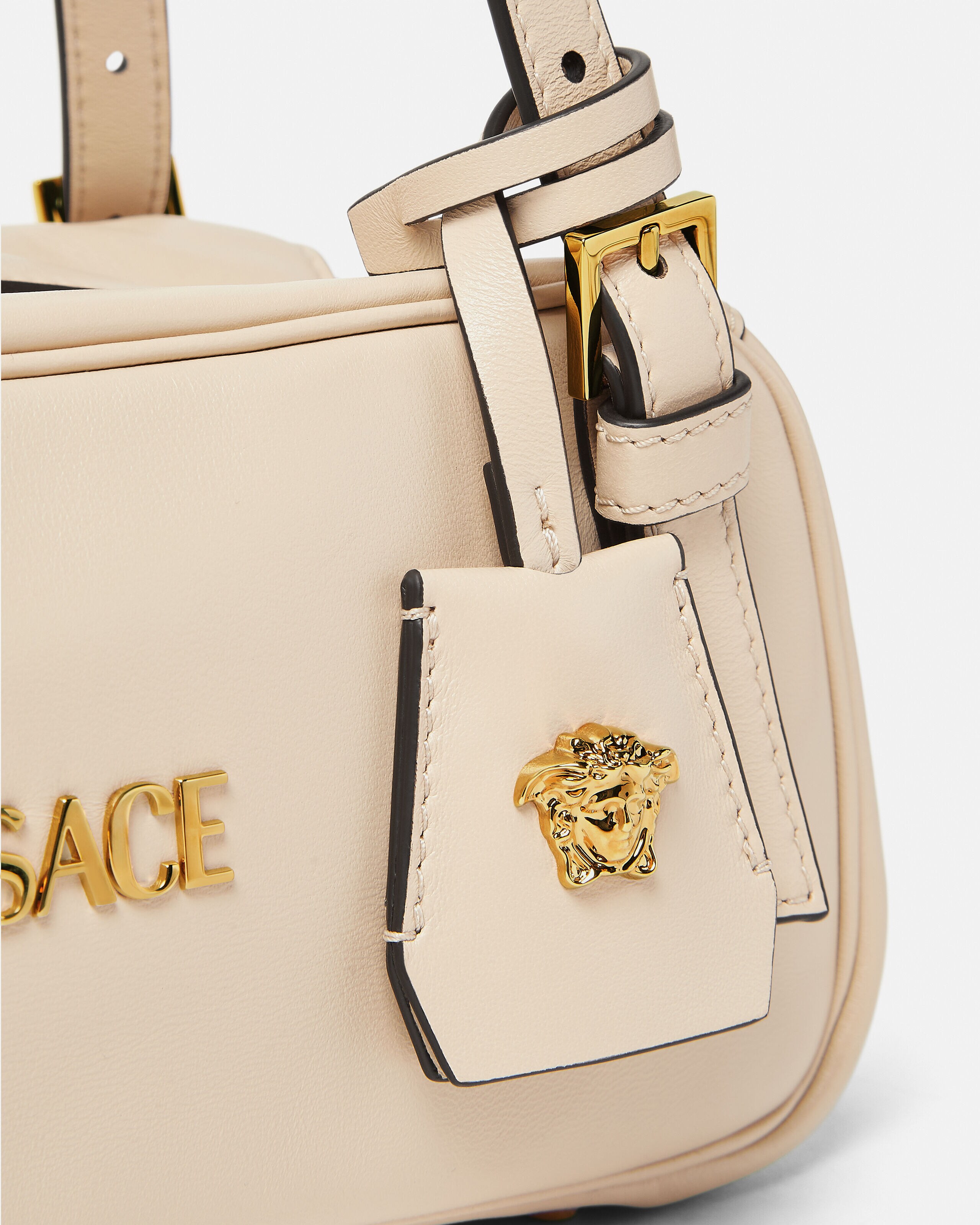 ヴェルサーチェ タグ ナッパ ボウリング バッグ ベージュ | VERSACE JP