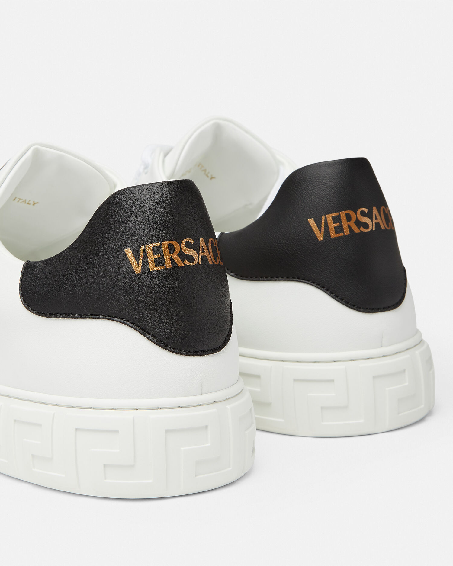 スタッドグレカ スニーカー ブラック,ゴールド | VERSACE JP