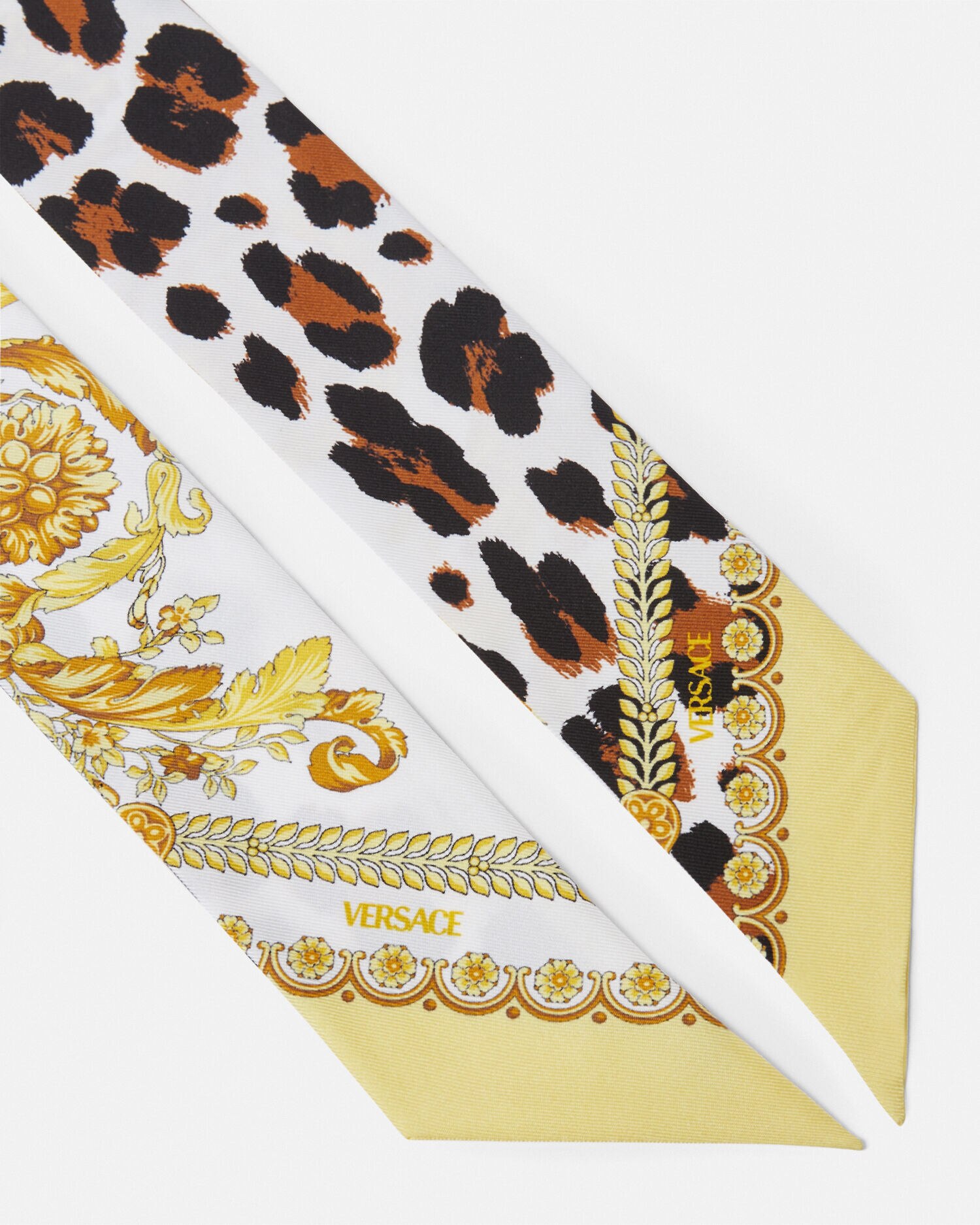 ★VERSACE★ バロック柄のスカーフ 関税送料込* バロッコ シルク スカーフ 70 cm ブラック,プリント | VERSACE JP