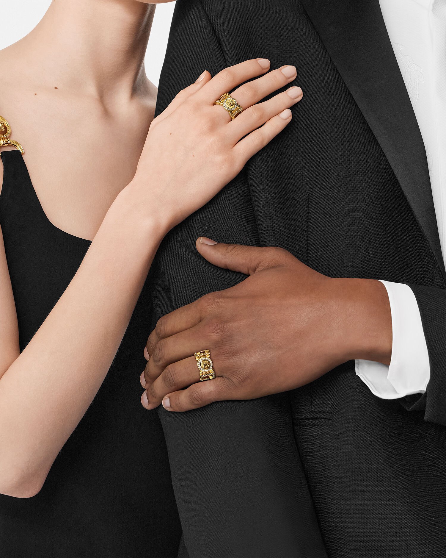 VERSACE リング グレカ模様 ゴールド アクセサリー 美品 未使用に近い グレカ クリスタル リング ゴールド | VERSACE JP