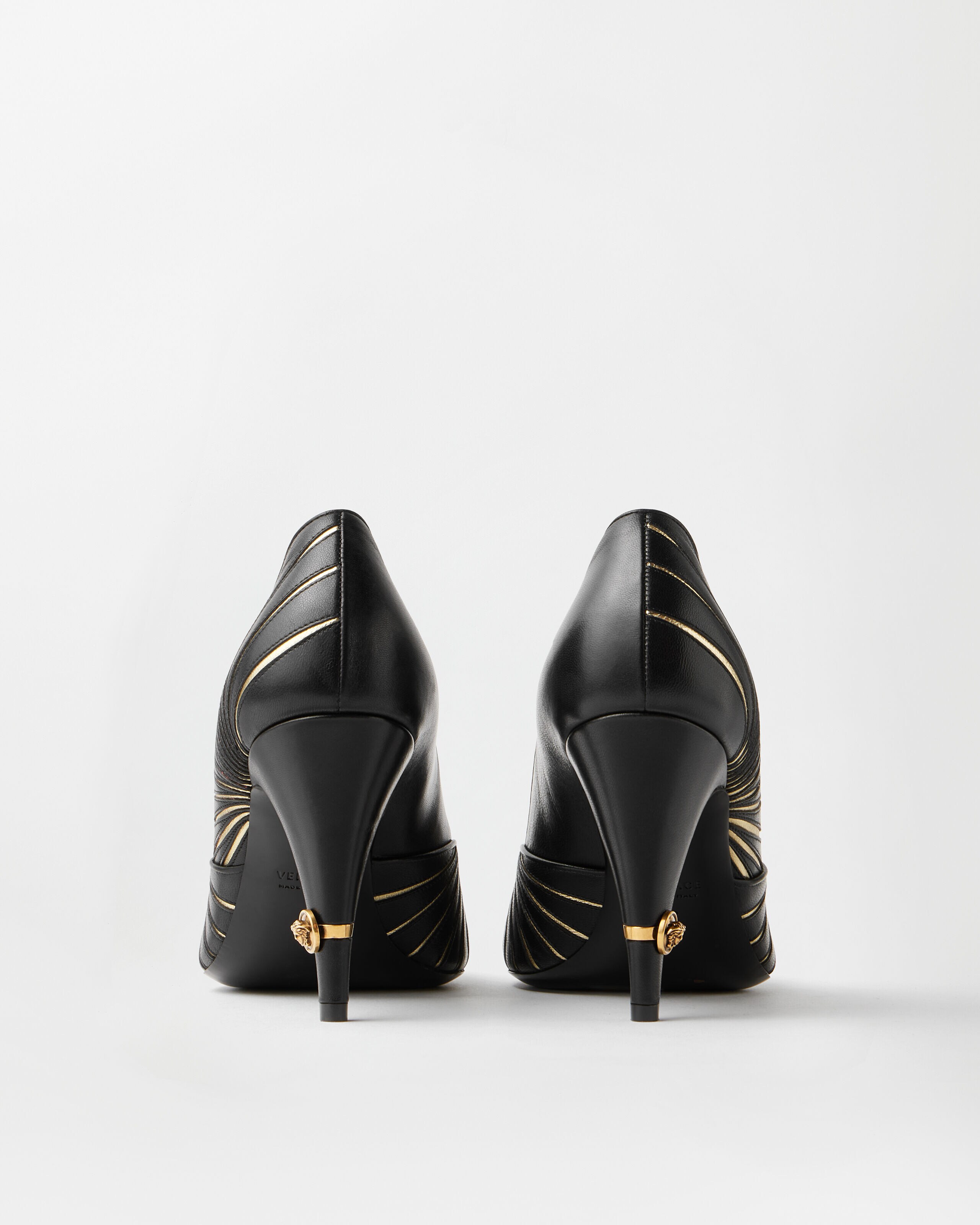 Versace パンプス　ハイヒール ジャンニ ナッパレザー パンプス 90 mm ブラック | VERSACE JP