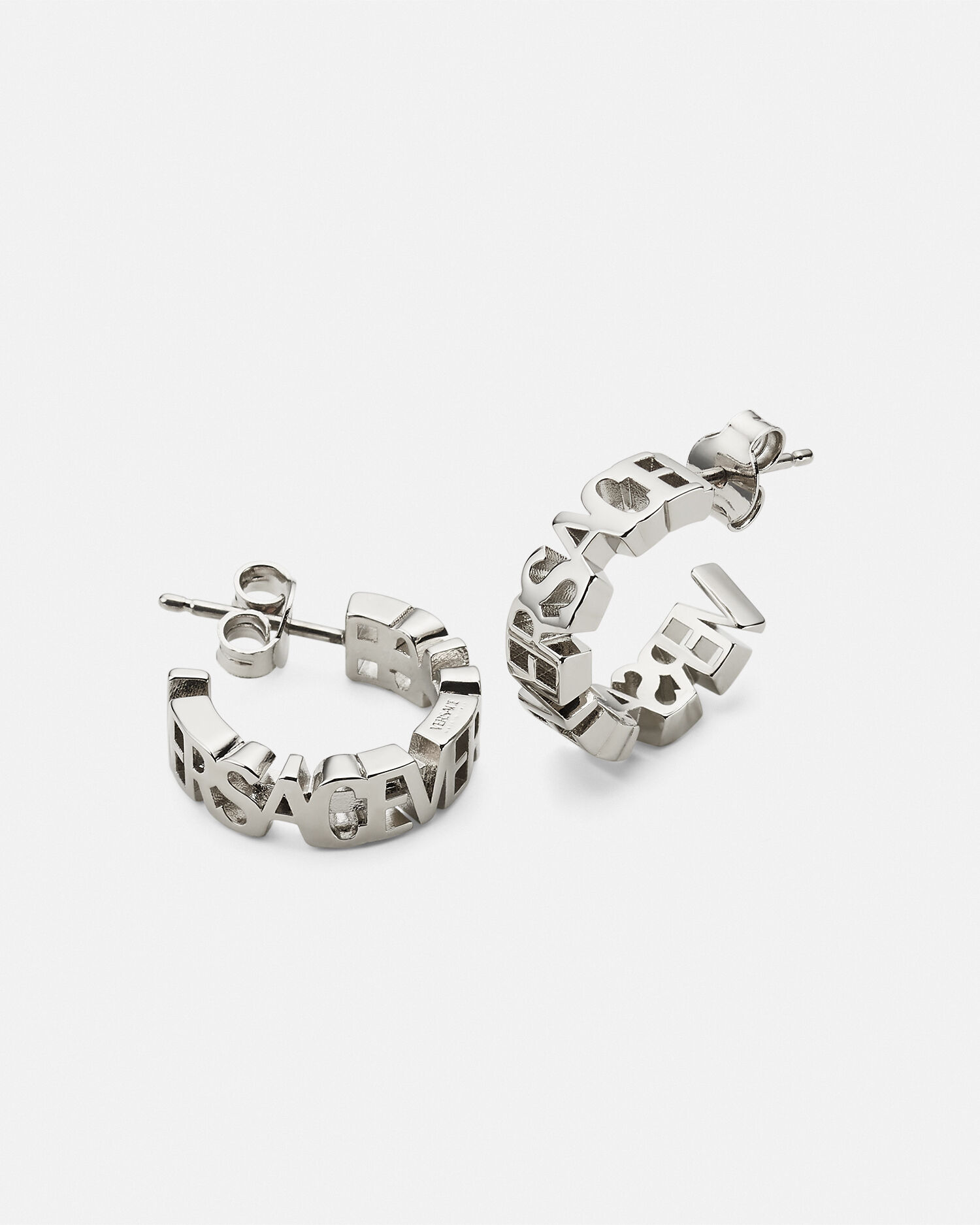 ヴェルサーチェ ロゴ イヤリング | VERSACE JP