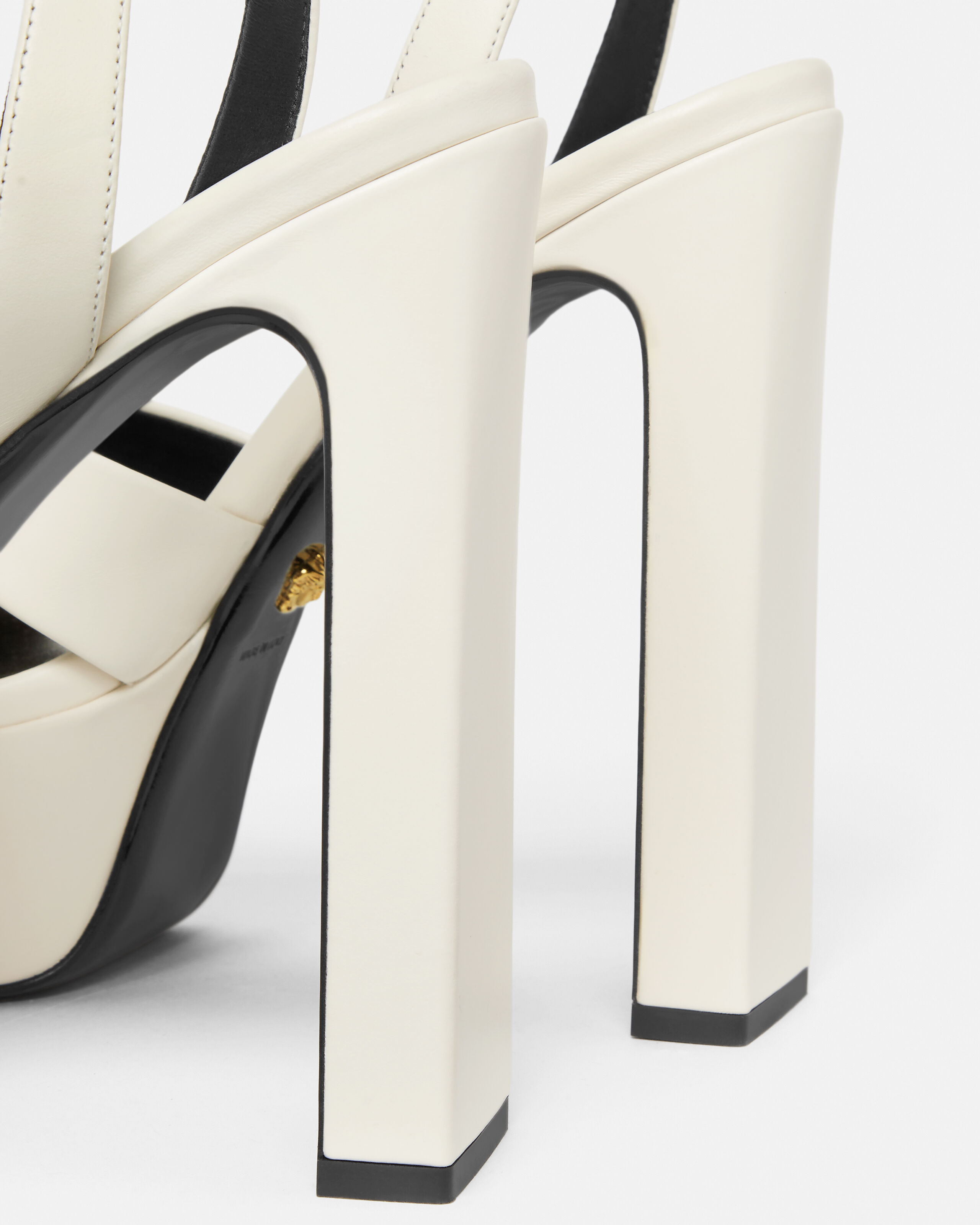 ジャンニ リボン レザー サンダル 140 mm ホワイト,ゴールド | VERSACE JP
