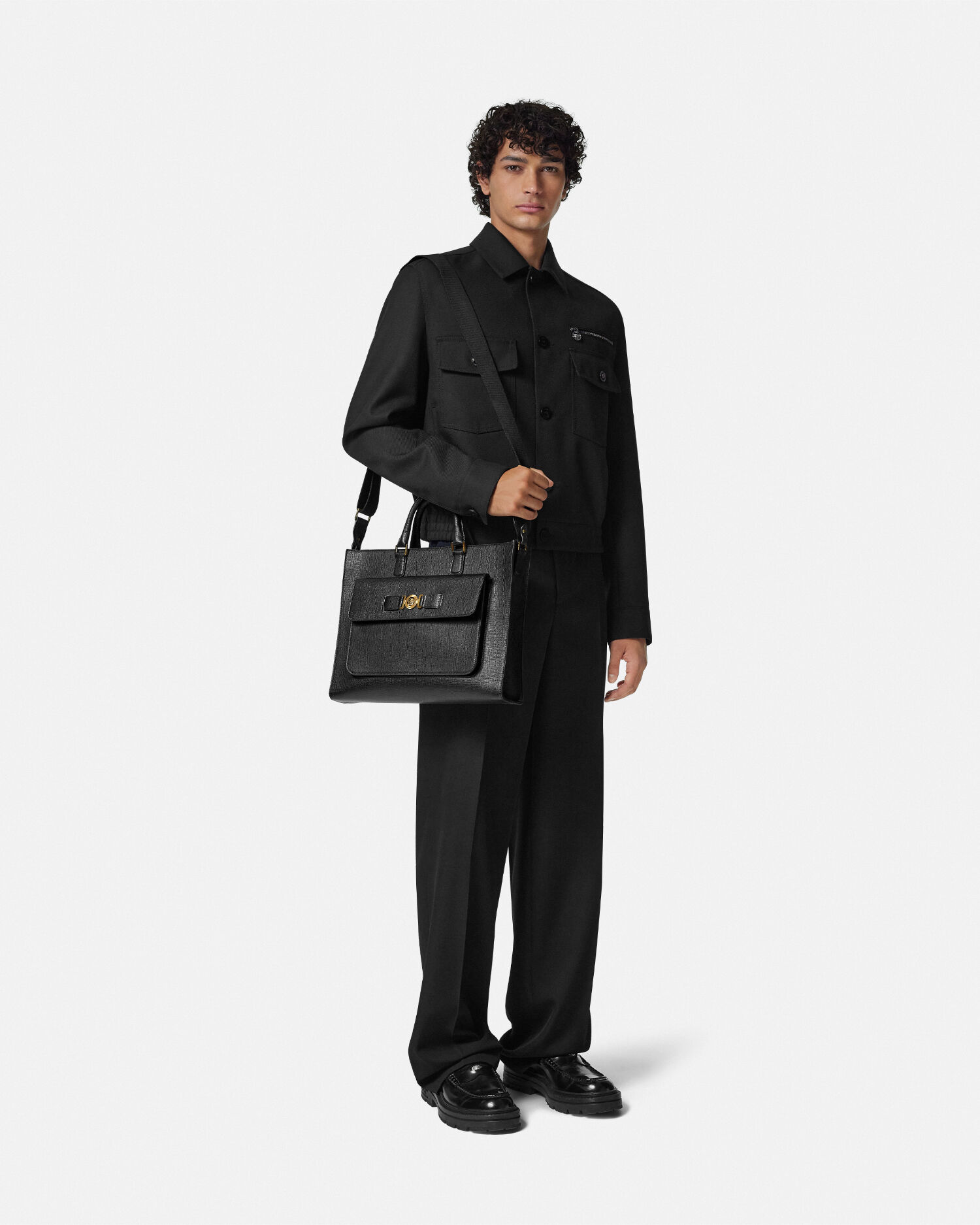 正規品 ヴェルサーチ Versace 6連キーケース メドゥーサ Medusa VERSACE ヴェルサーチ キーケース 6連 型押しレザー メデューサ