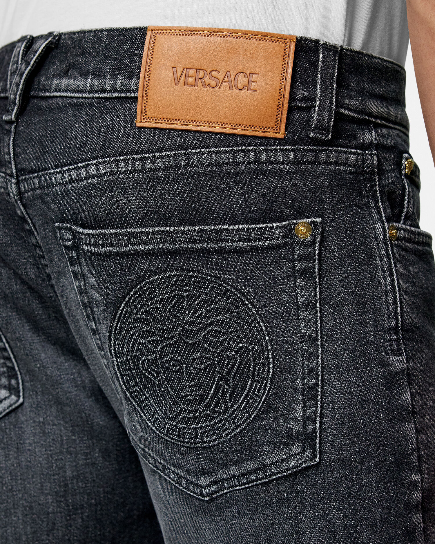 刺繍入り スリムフィット ジーンズ メドゥーサ ブラック | VERSACE JP
