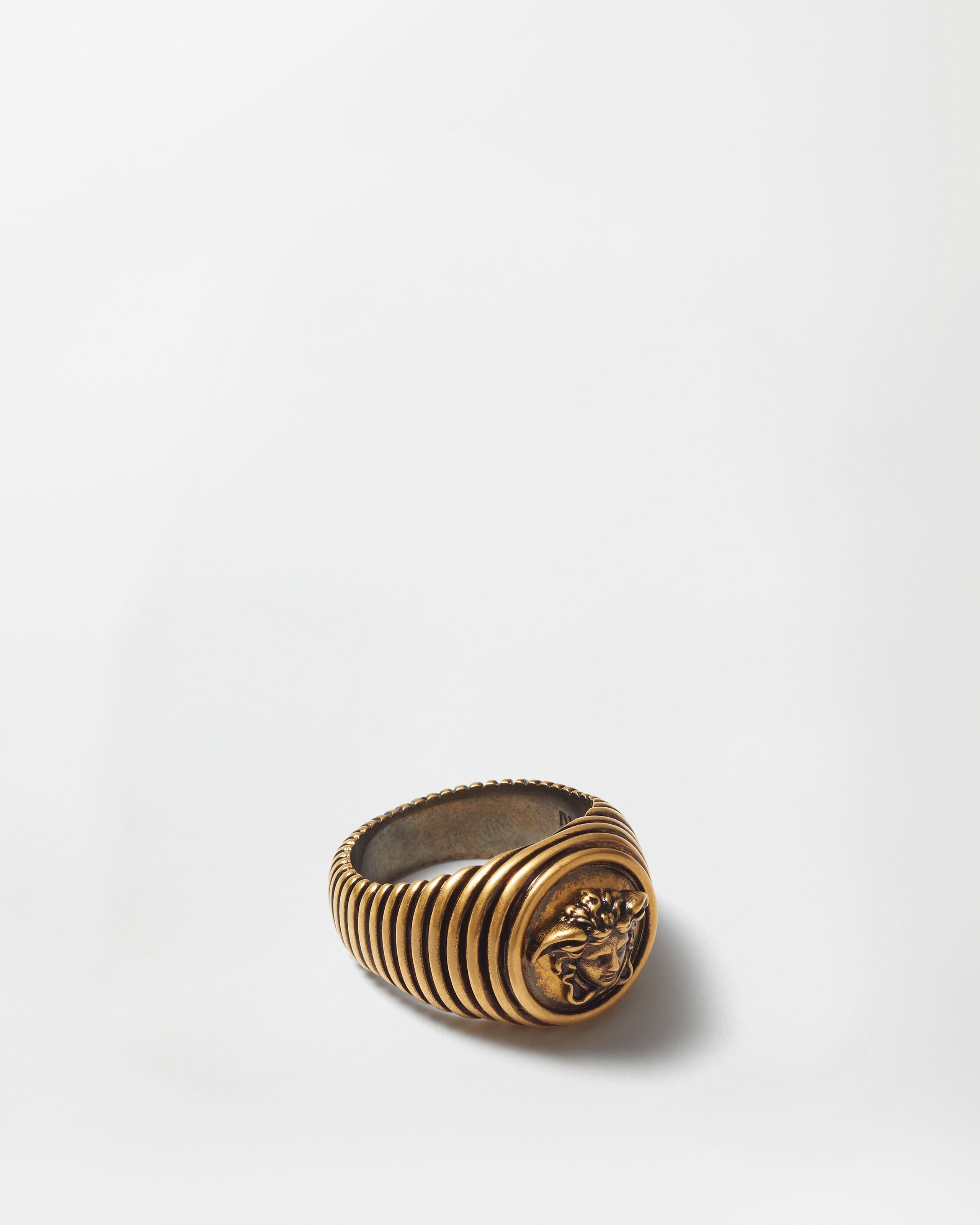 レディース デザイナー リング | ヴェルサーチェ 日本