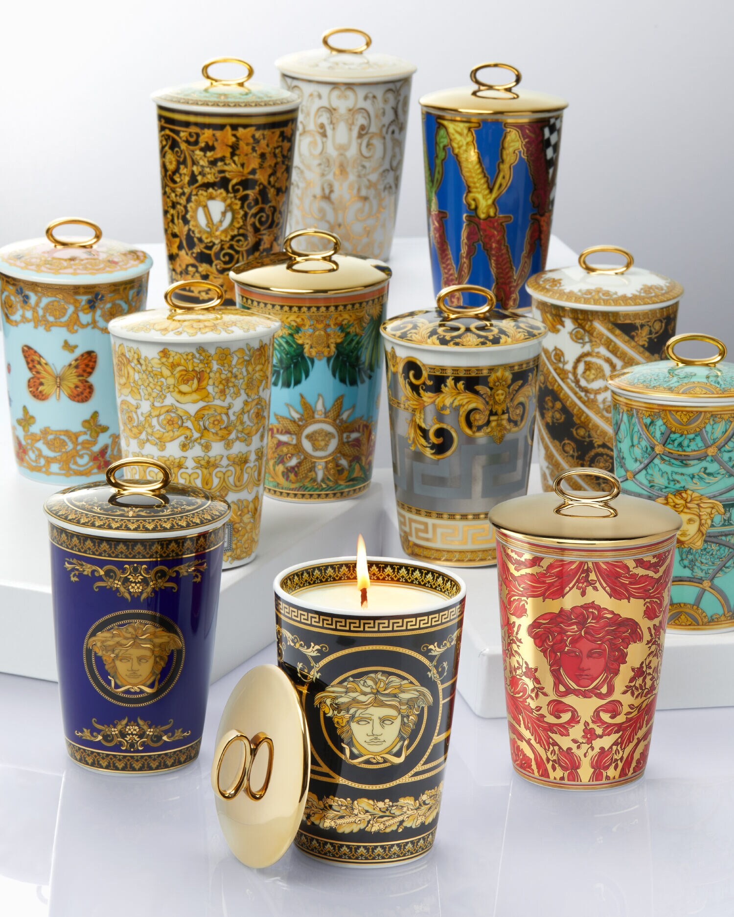 メドゥーサ ガーランド アロマ キャンドル レッド,ゴールド | VERSACE JP