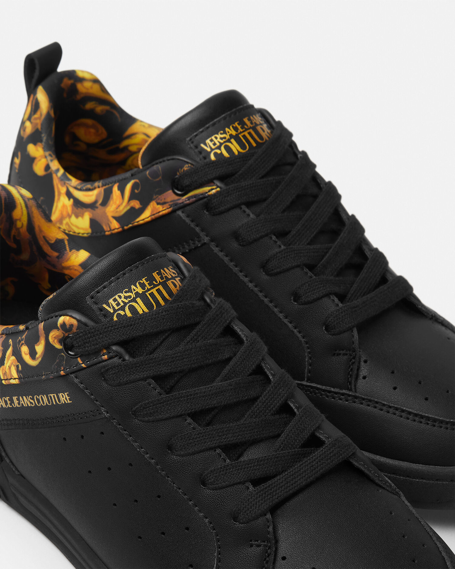 ★VERSACE★ブルックリンスニーカー ポーセリン バロッコ ブルックリン スニーカー | VERSACE JP
