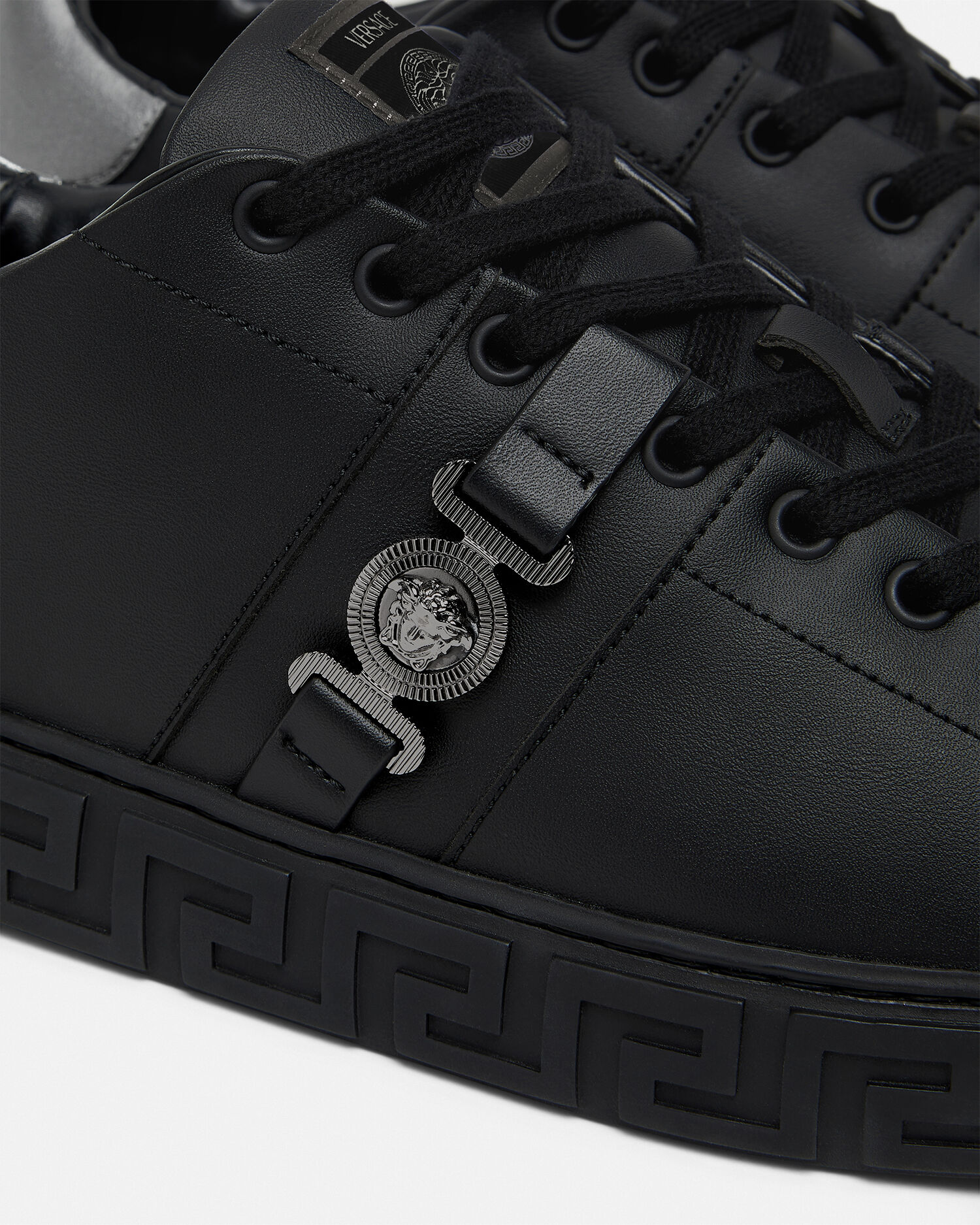 グレカ スニーカー ブラック | VERSACE JP