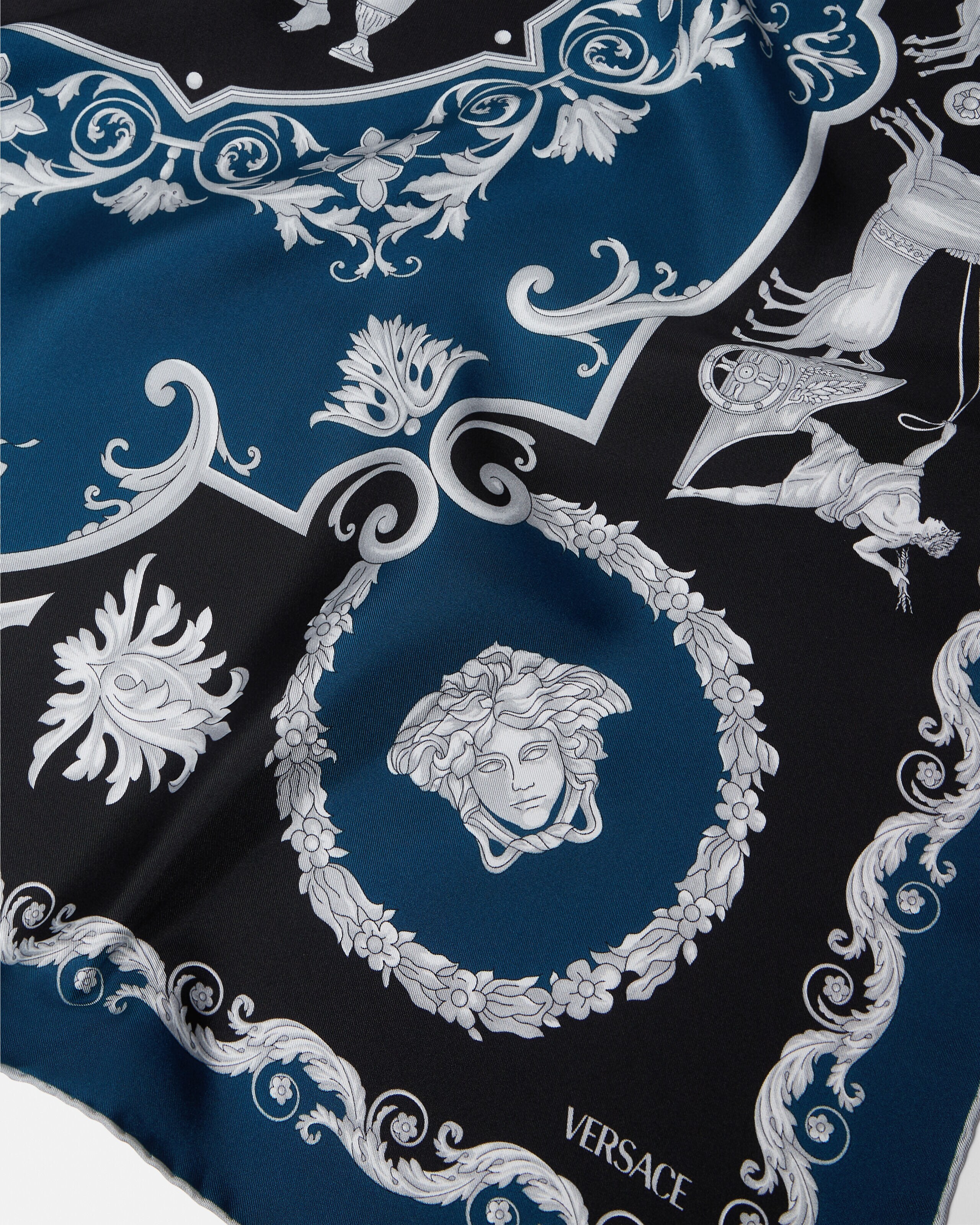 プリントシルクツイルスカーフ 90cm ブラック,ブルー | VERSACE JP