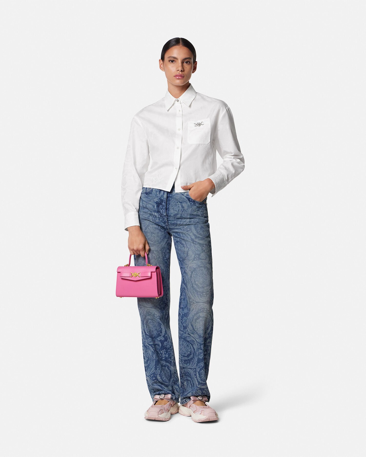『VERSACE 』メデューサ '95 エンボス加工ハンドバッグ Croc-Effect Medusa '95 Small Handbag Pink | VERSACE US