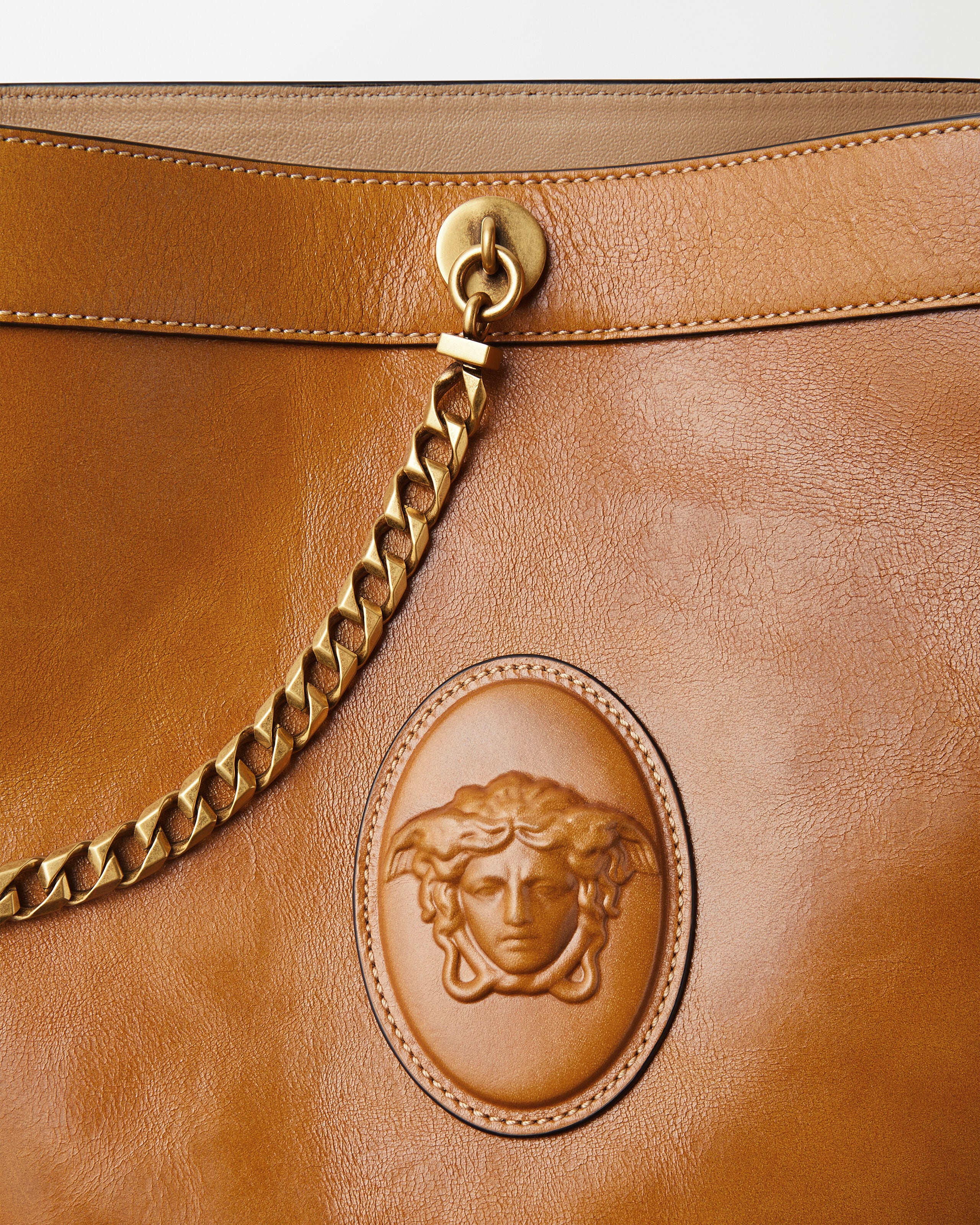 ピヴォ スモール レザー バケット バッグ ブラウン | VERSACE JP